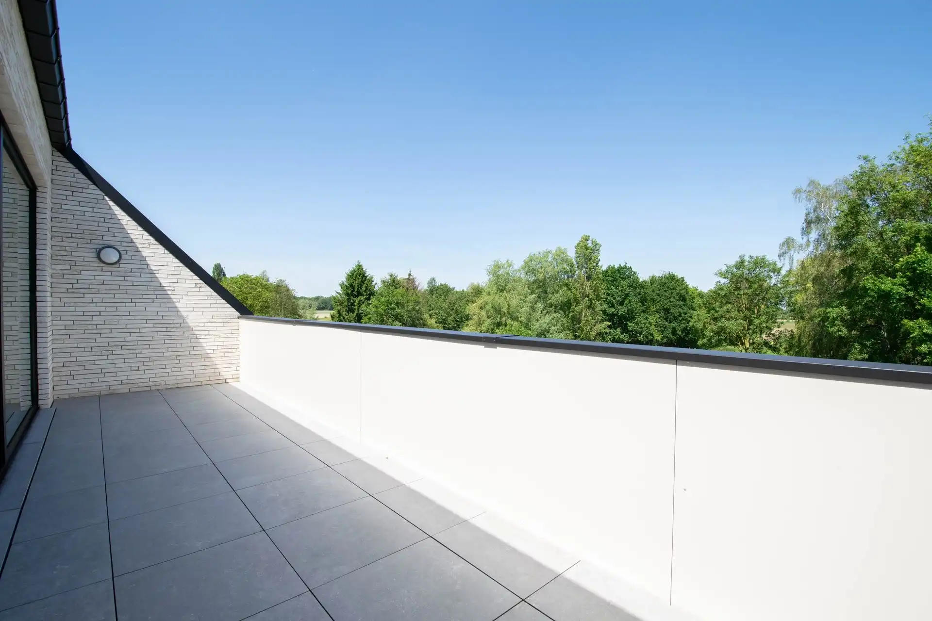 Ruim dakappartement met 2 grote slaapkamers en terras met panoramisch uitzicht (131m²) foto 6