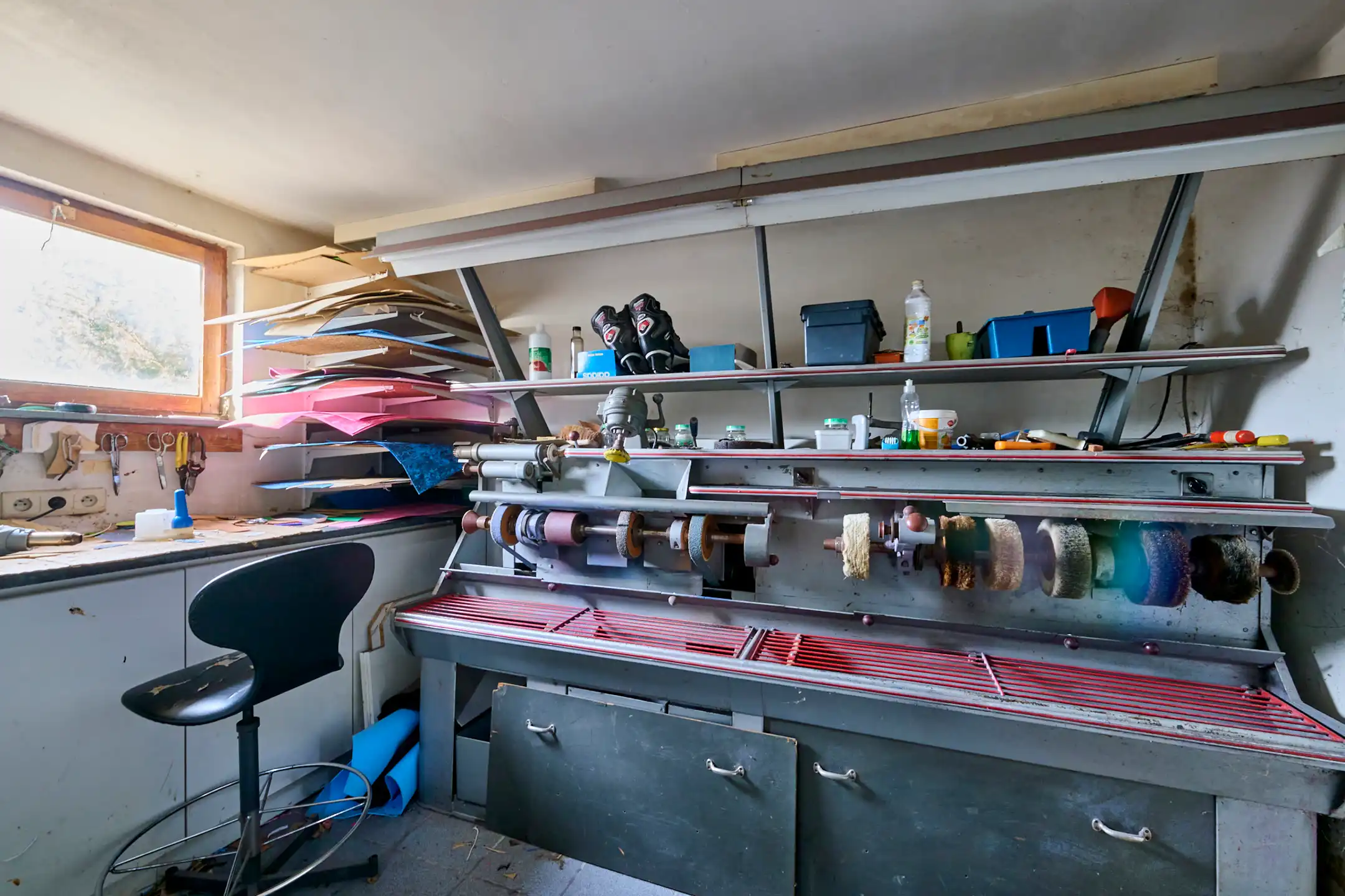 Ruim handelspand met bovenliggend appartement foto 12