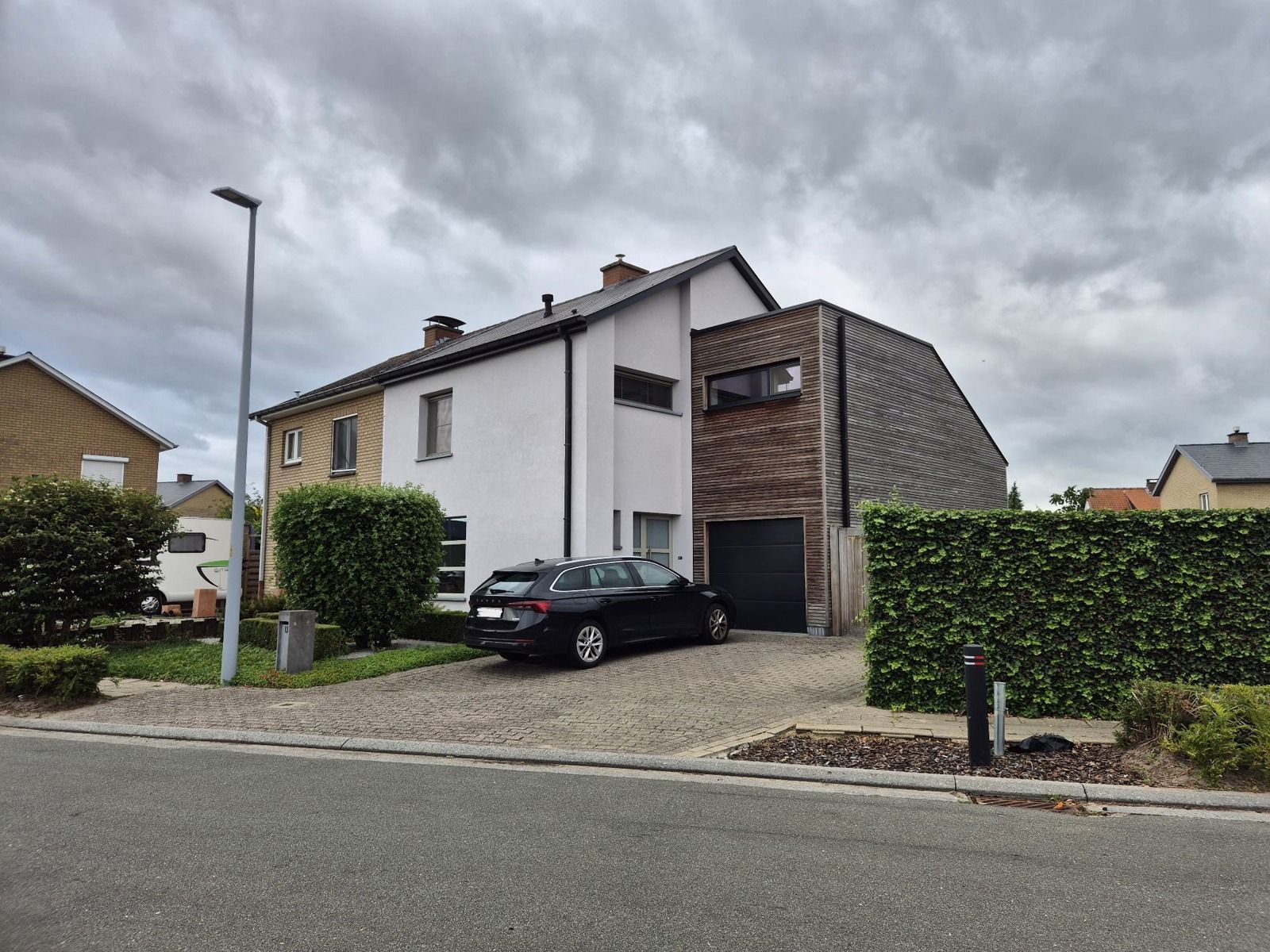 Gerenoveerde woning met 3 slaapkamers en rustige ligging  foto {{pictureIndex}}