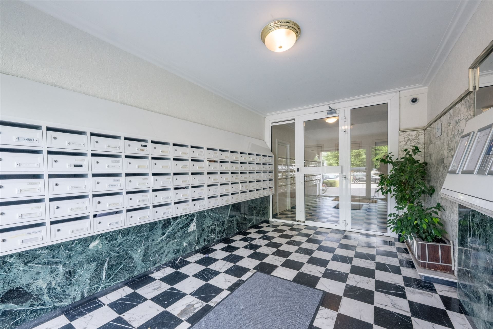 Verzorgd gelijkvloers studioappartement met slaaphoek.  foto 2