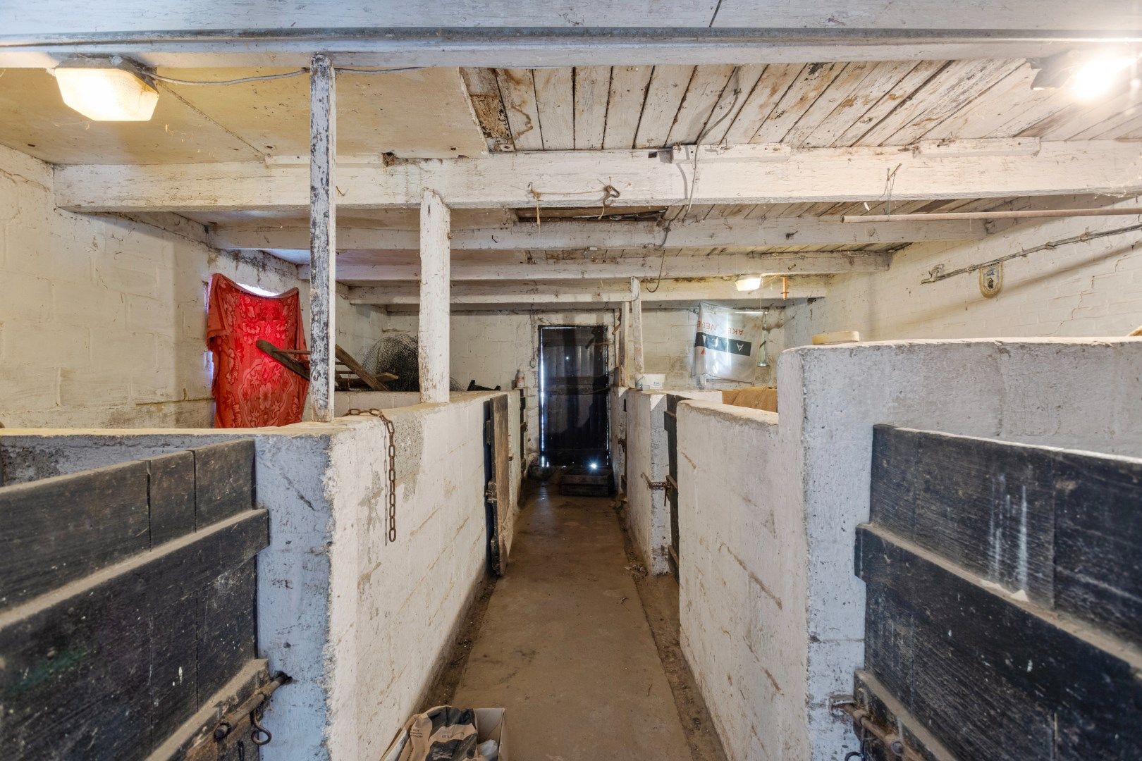 Ruime woning met bebouwbare tuin en achterliggende gronden foto 28