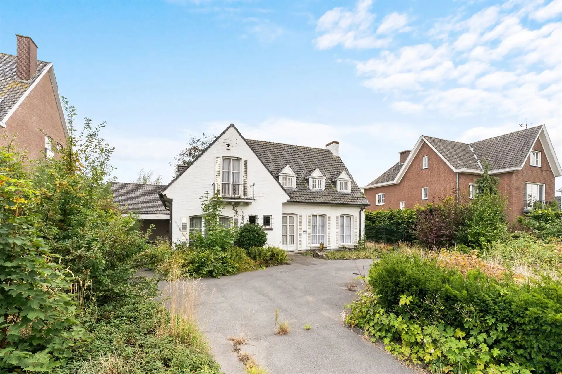 Te renoveren/af te breken villa met vergunning voor 8 app. foto 2