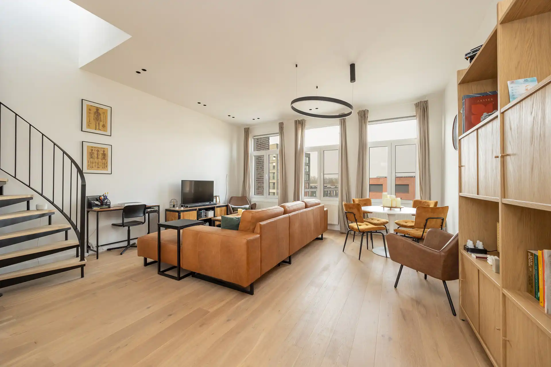 Prachtig gerenoveerd appartement met uniek dakterras! foto 3