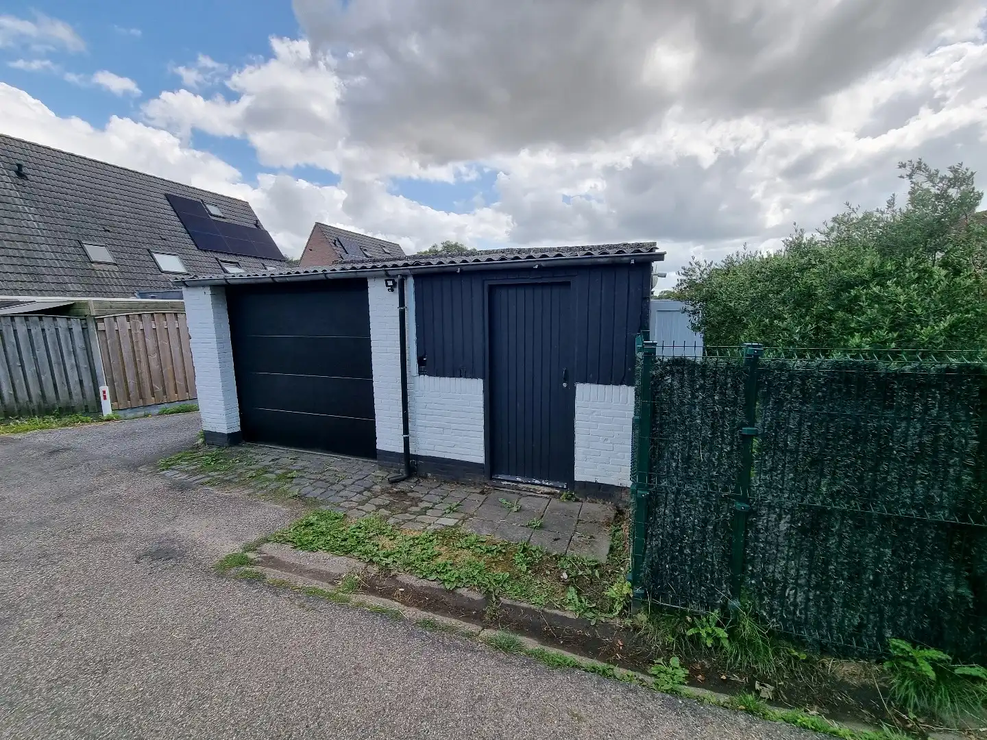 Ruime hoekwoning nabij centrum foto 29