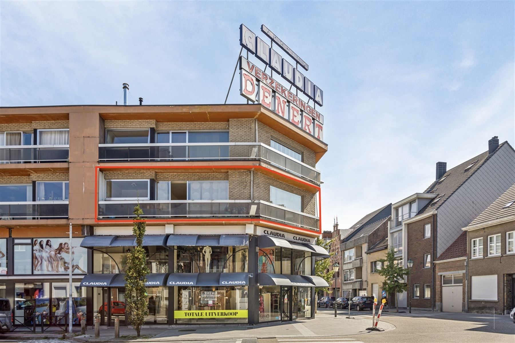 Centraal gelegen appartement (125 m²) met twee slaapkamers foto 2