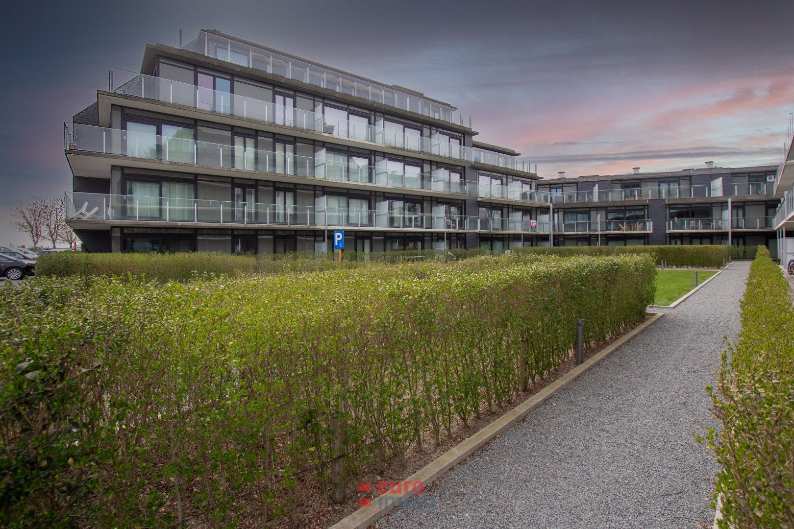 Super rustig gelegen appartement met zéér groot terras! foto 11