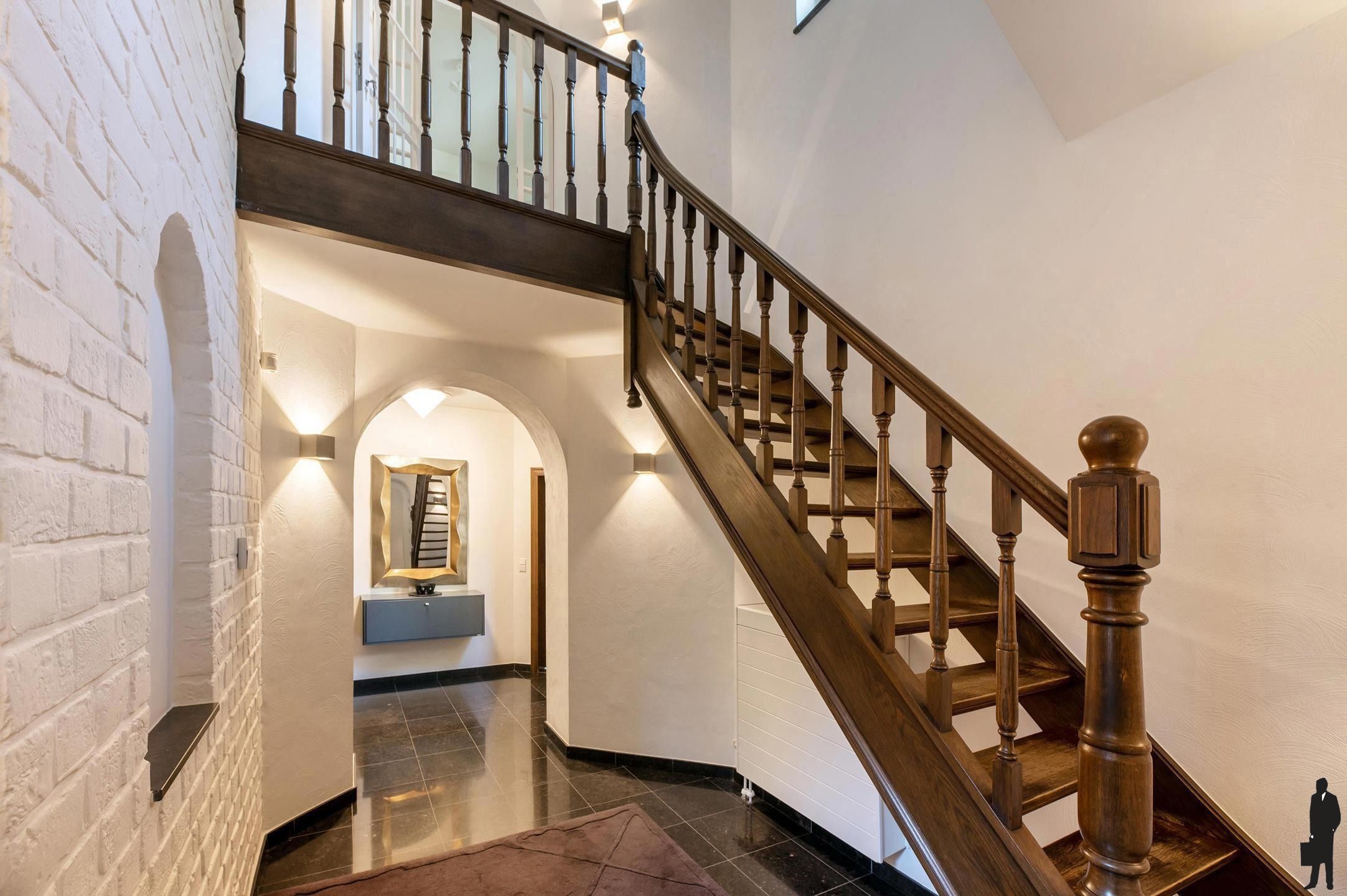 Exclusieve mediterraanse villa met 3 slaapkamers, 3 badkamers en parktuin op 3.805 m² foto 5