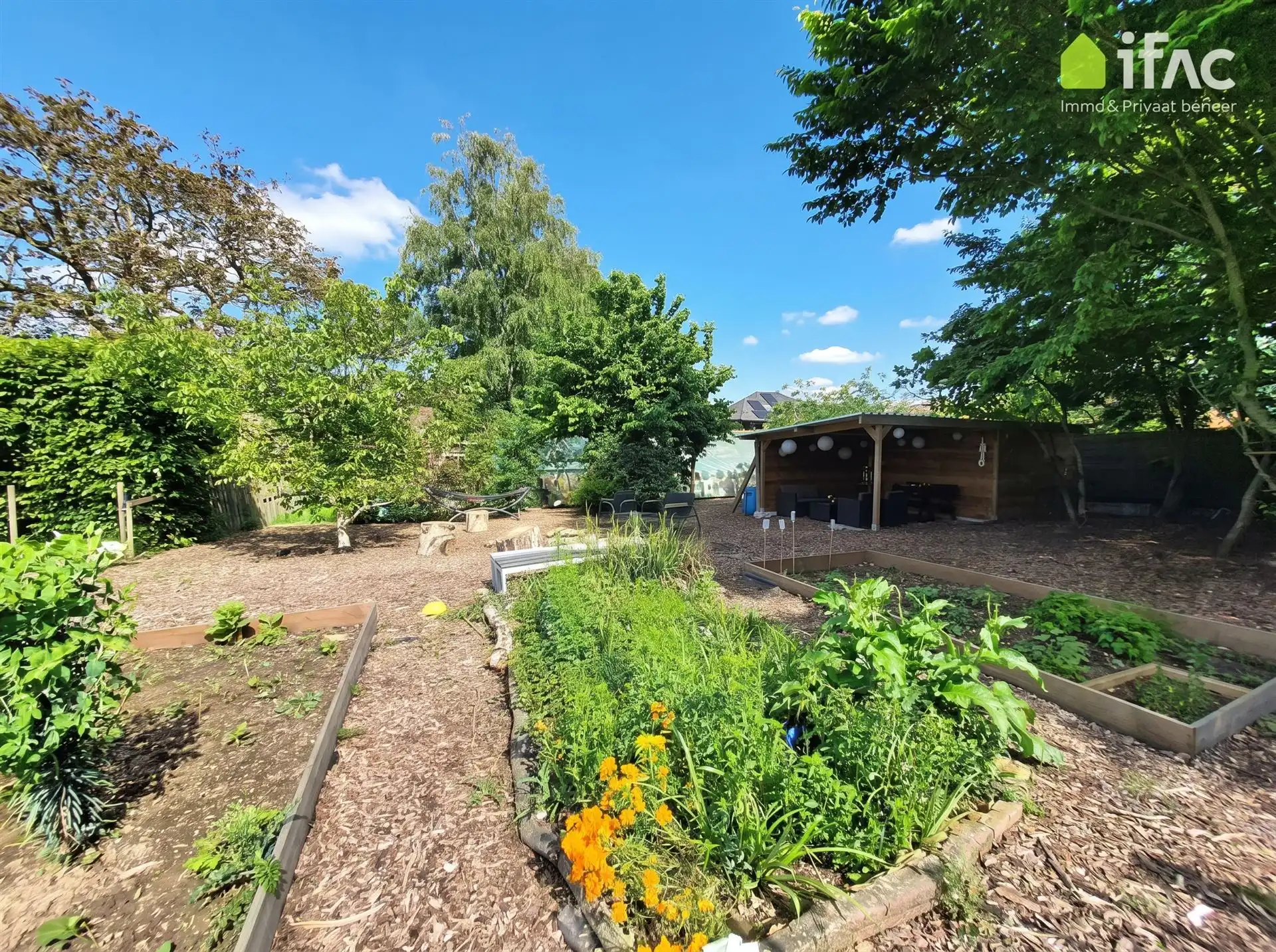 Volledig gerenoveerde woning met geweldige tuin op 28a 34ca foto 16