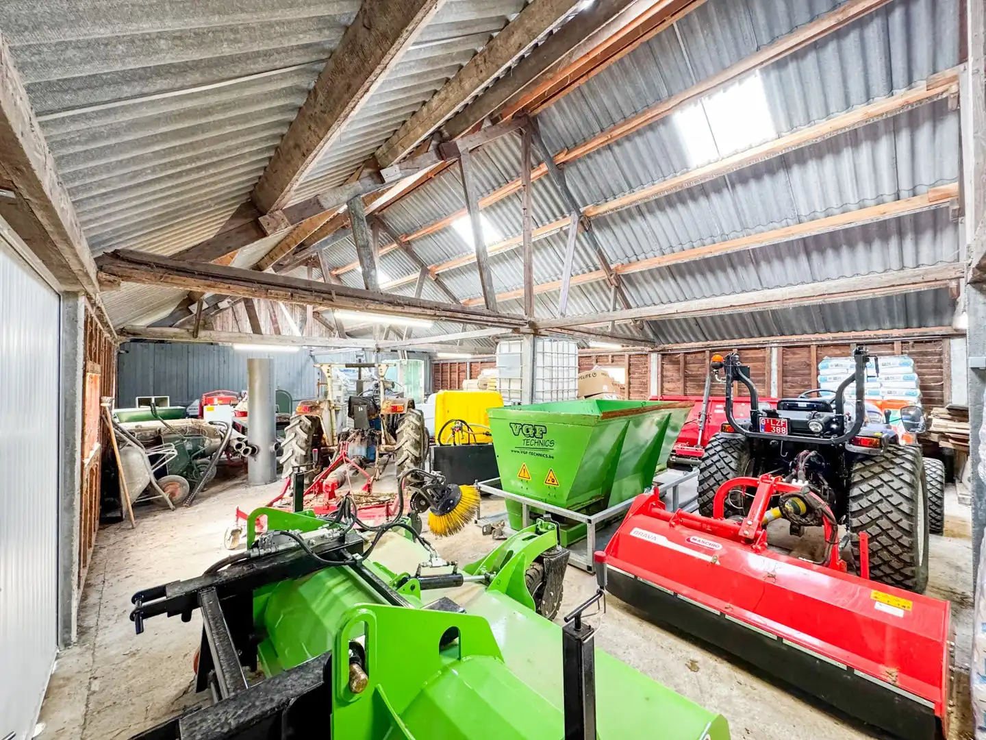 Eigendom met loods, zwembad en multifunctionele bureauruimte op een perceel van ca. 2.700 m² foto 21