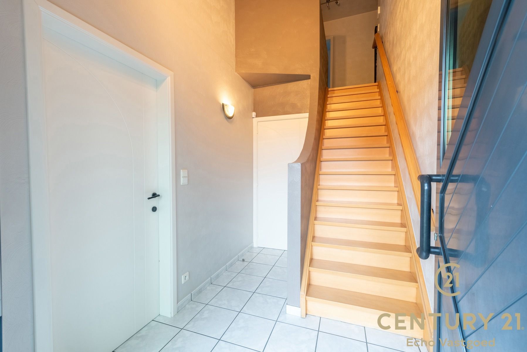 Ruime gezinswoning met 4 slaapkamers en polyvalente ruimte  foto 4
