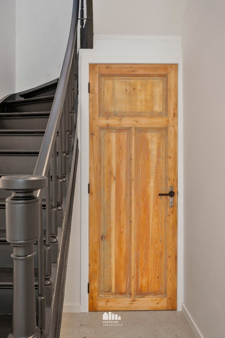 Volledig gerenoveerde herenwoning met grote koer op centrale ligging.  foto 6