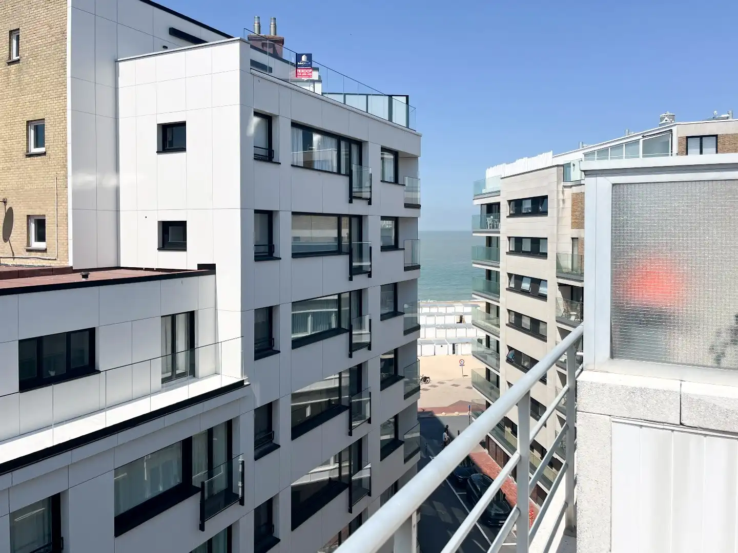 Dakappartement met zijdelings zeezicht gelegen tussen het Driehoeksplein en het  Albertplein in het Zoute. foto 5