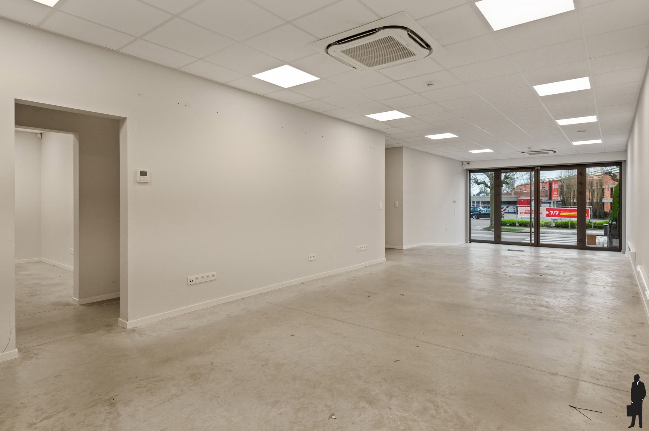 Recent handelspand (ca. 120m²) met 2 autostaanplaatsen foto 3