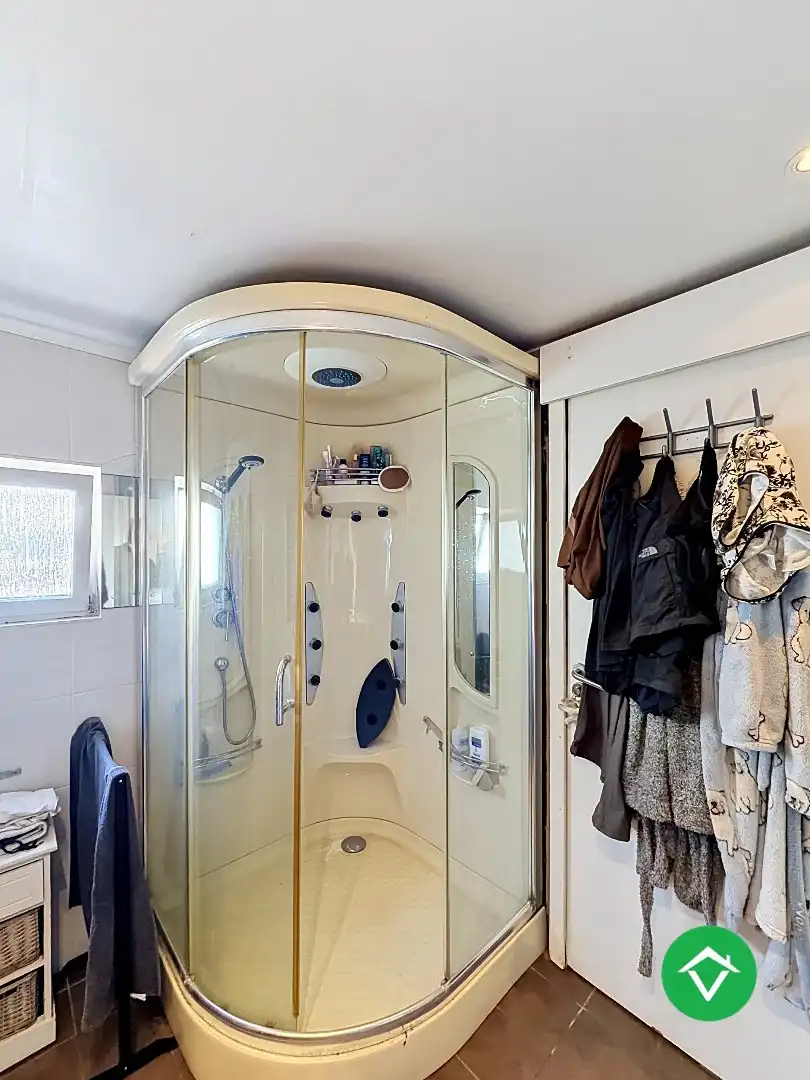 Woning met 3 slaapkamers en 2 garages te Eernegem foto 11