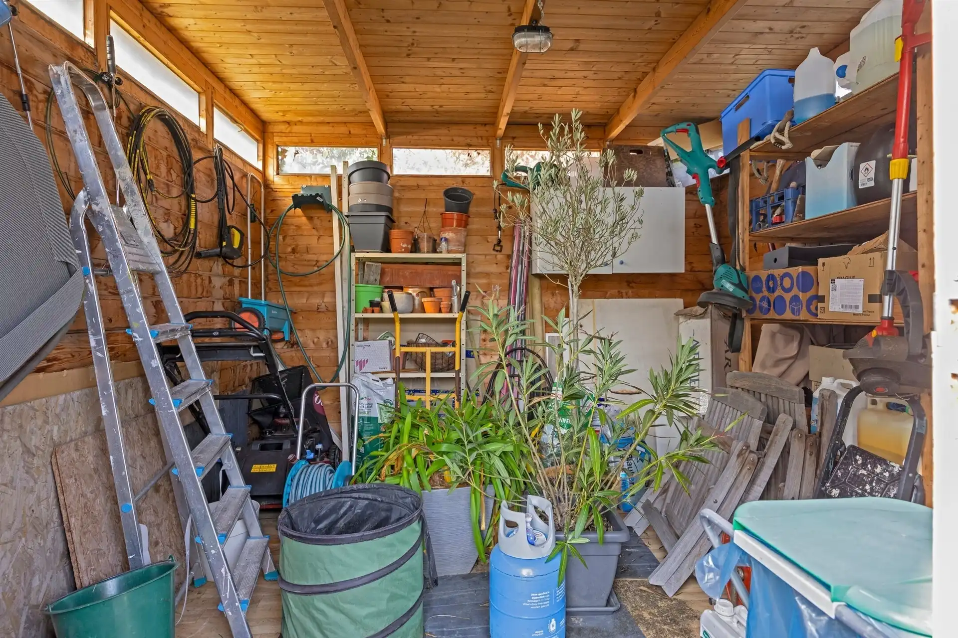 Villa in doodlopende straat foto 26