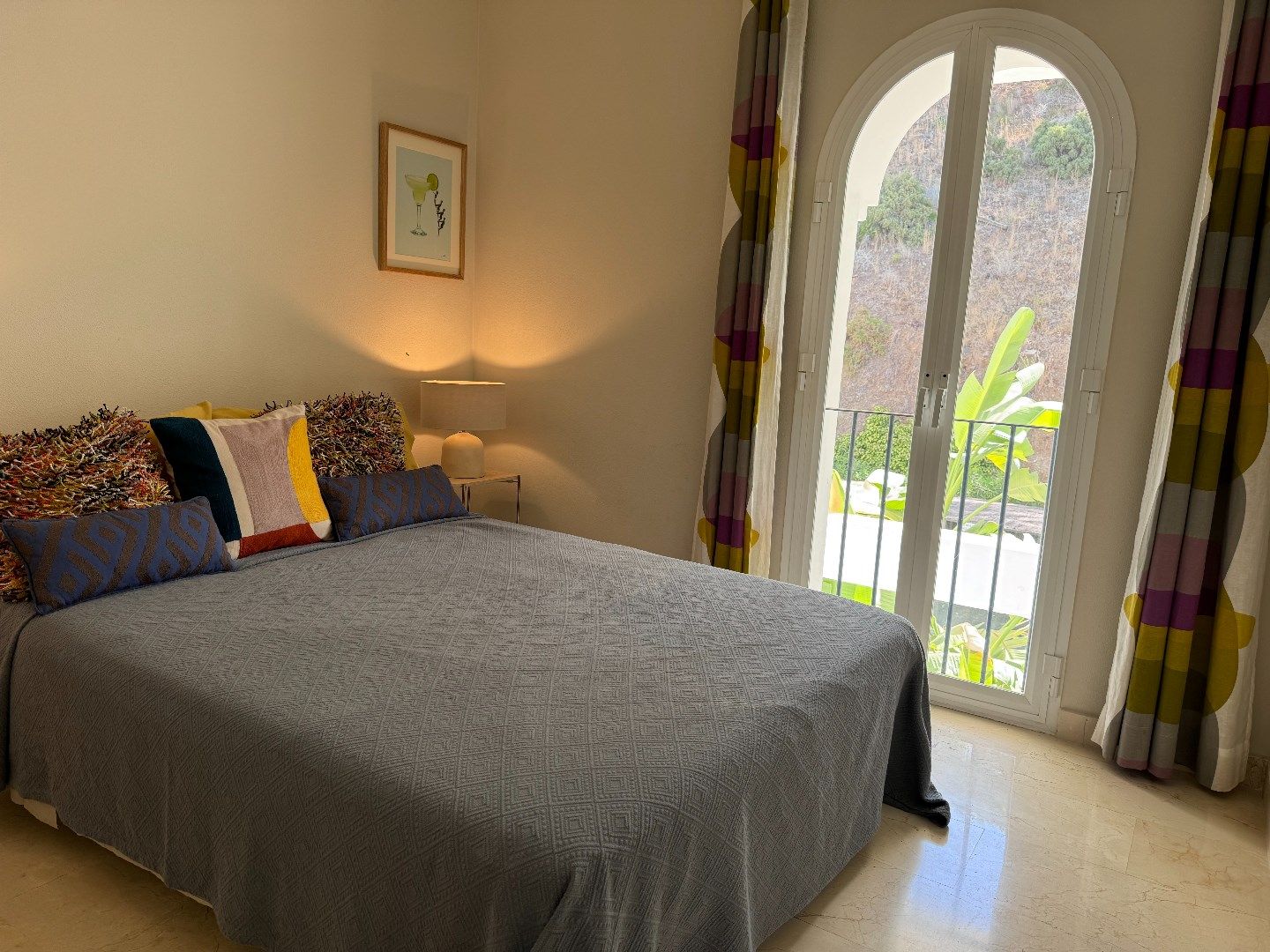 Aangenaam instapklaar en bemeubeld appartement op de golf van La Quinta, Benahavis. foto 7