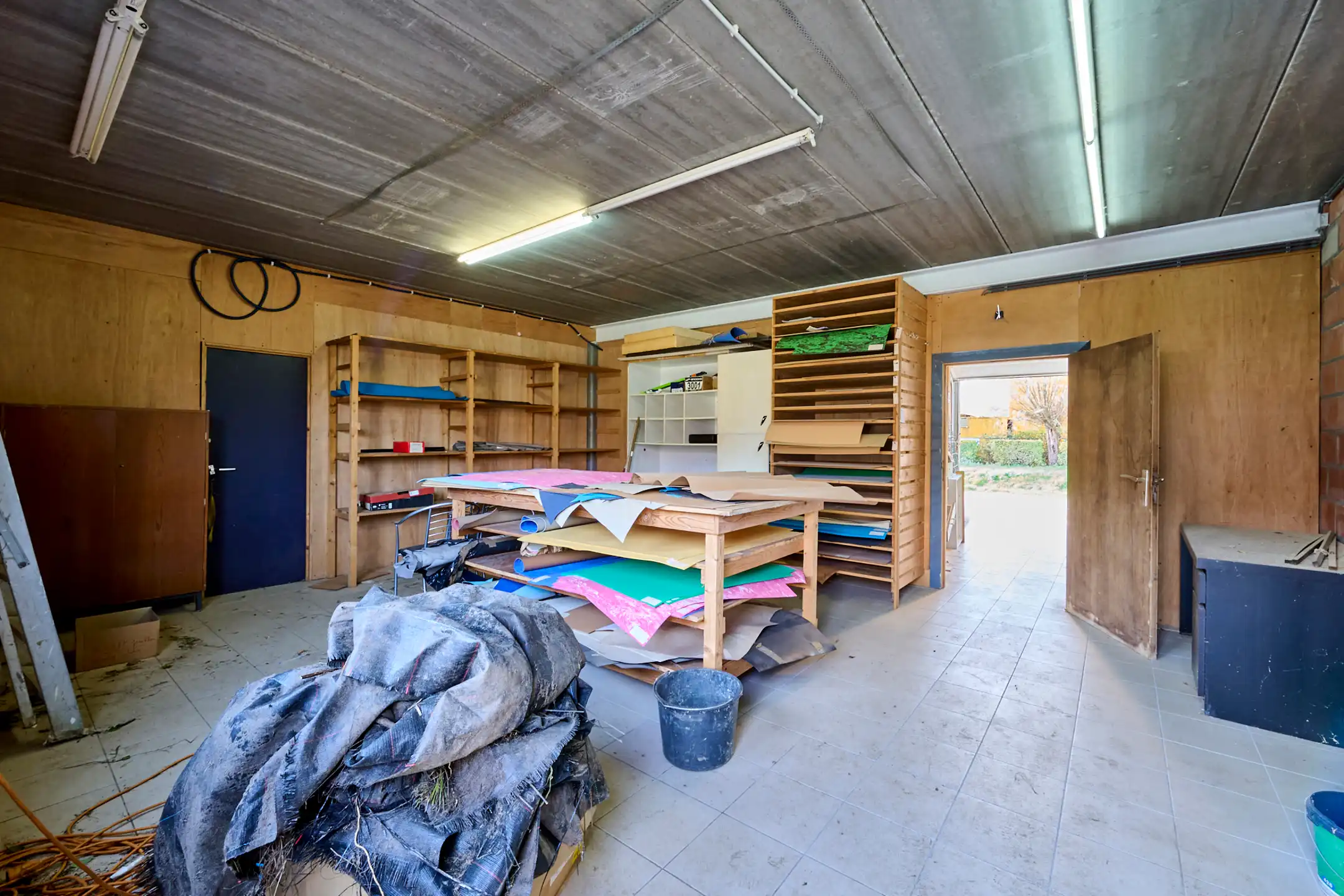 Ruim handelspand met bovenliggend appartement foto 16