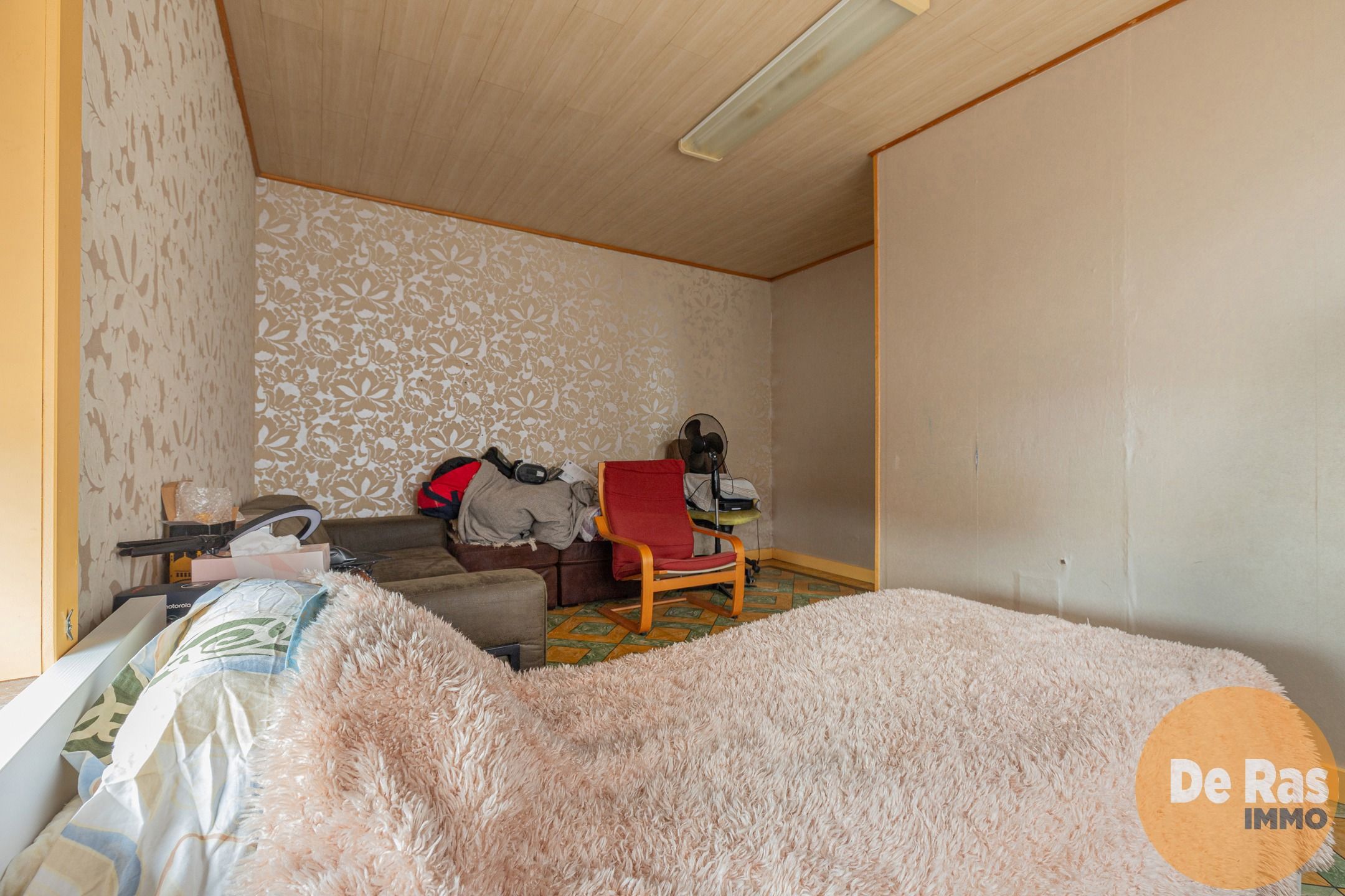 UITBERGEN - Te renoveren woning met tuin in rustige straat foto 3