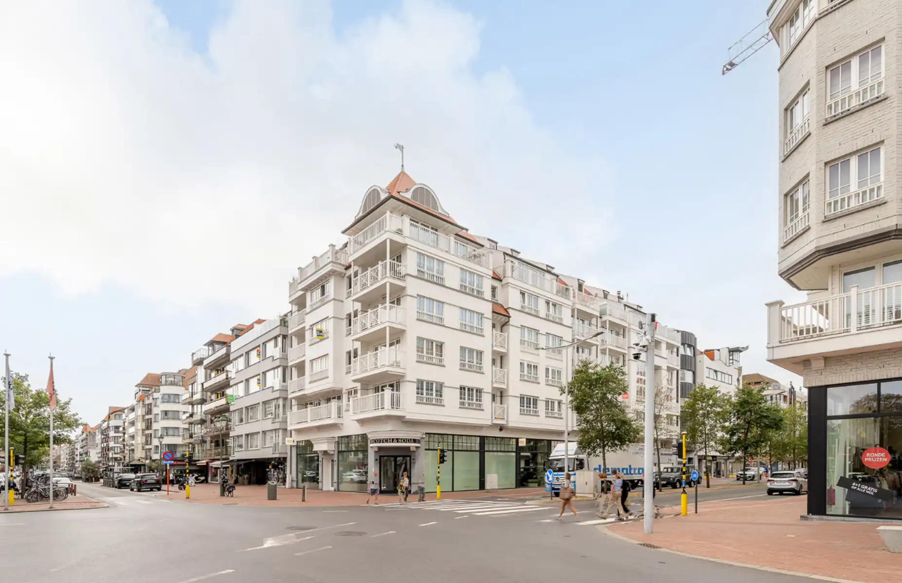 Gemeubeld instapklaar duplexappartement gelegen Lippenslaan foto 2