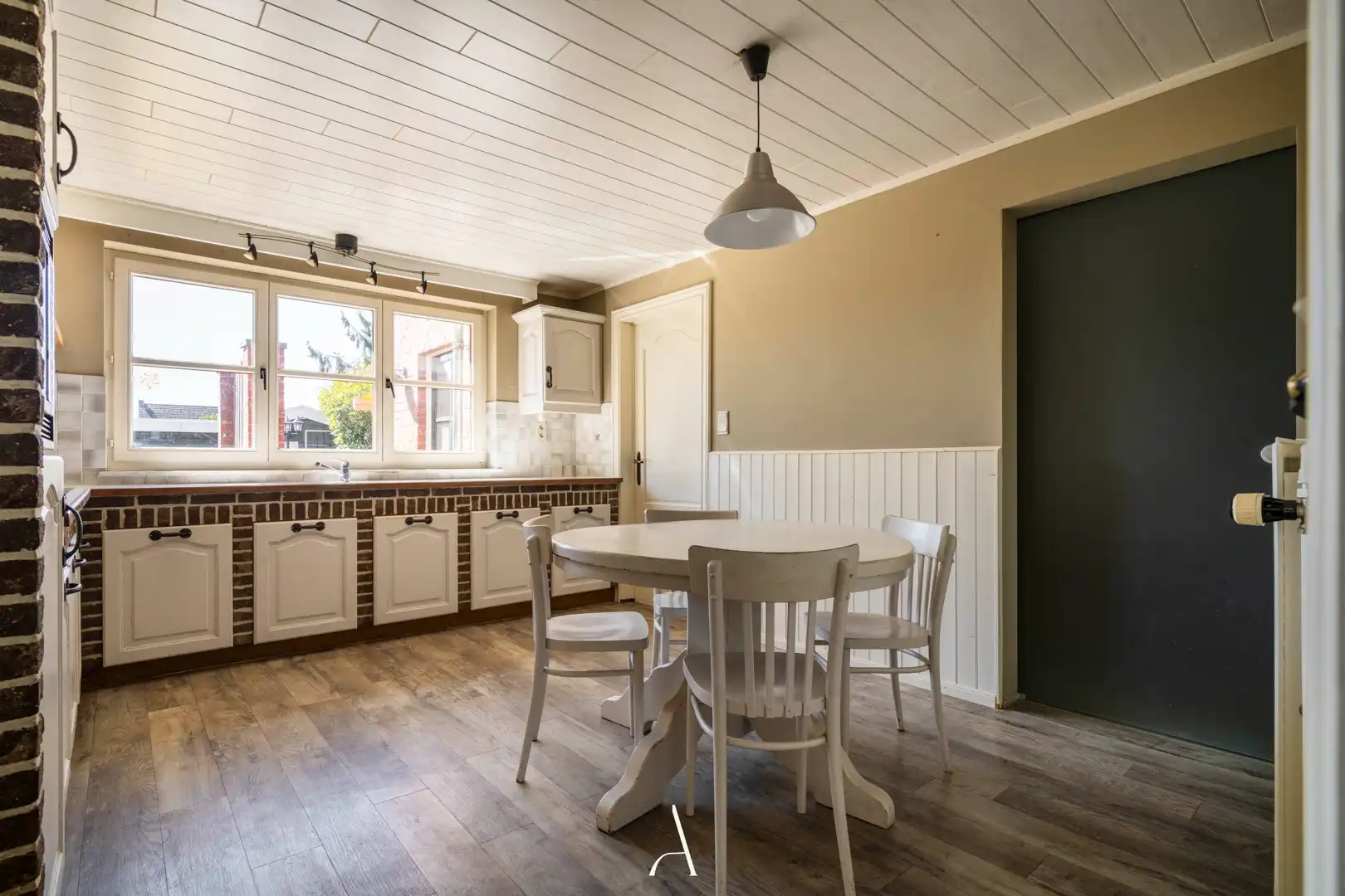 Ruime en verzorgde gezinswoning met 4 slaapkamers op 496 m² in Molenbeersel foto 7