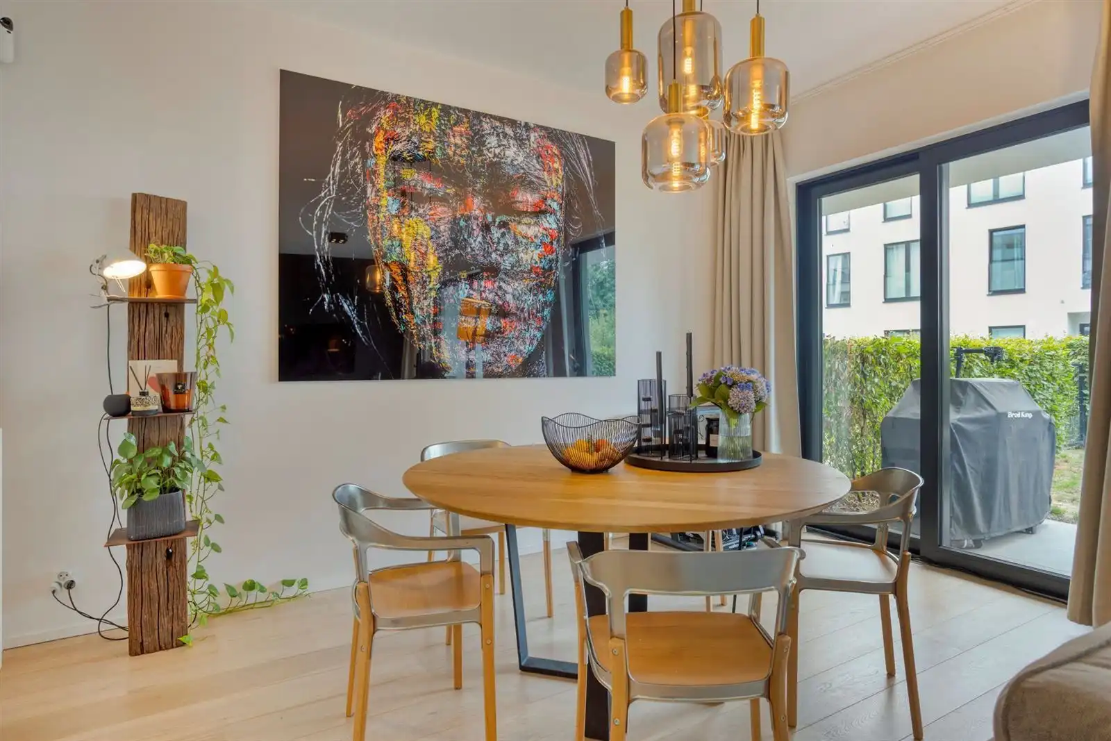 Prachtig recent gelijkvloers appartement met 2 slaapkamers, tuin en parking foto 9