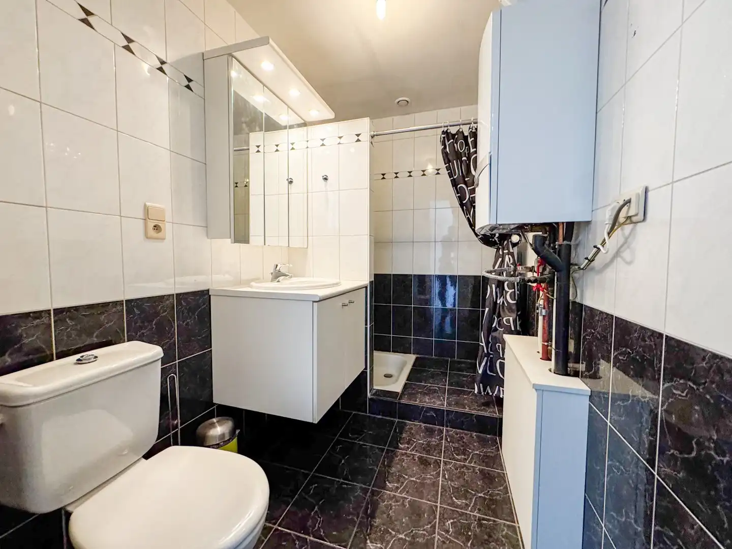 Gezellige rijwoning met 4 slaapkamers, tuin en carport foto 14