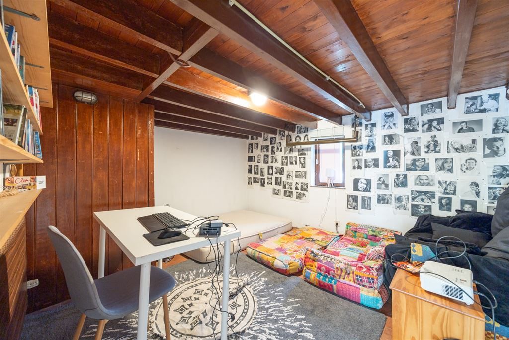 Op te frissen gezinswoning op leuke locatie foto 14