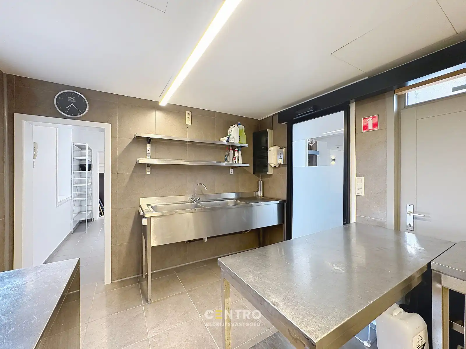 Volledig ingericht restaurant met woonst op CHARMANTE ligging te Oostende! foto 14