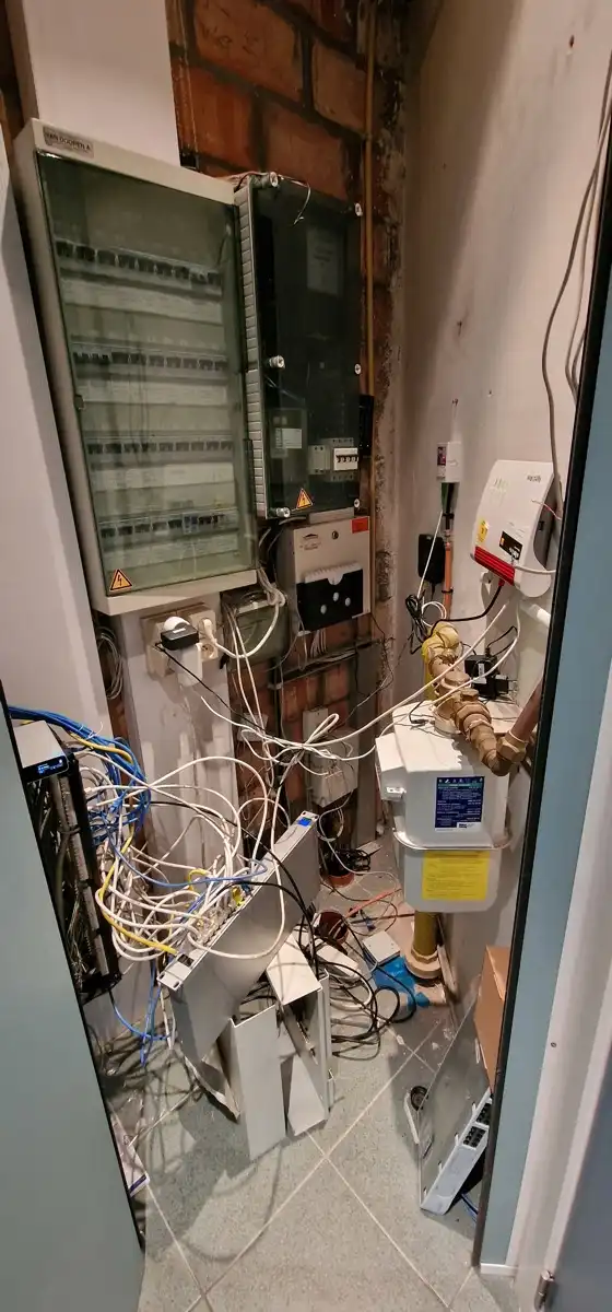 Grote magazijnruimte/atelier met kantoor te koop in Deurne  foto 30