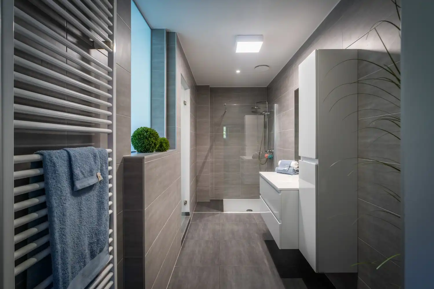 Stijlvol gerenoveerd appartement met hoge plafonds, 2 slpks vlak bij zee te koop in Oostende foto 19
