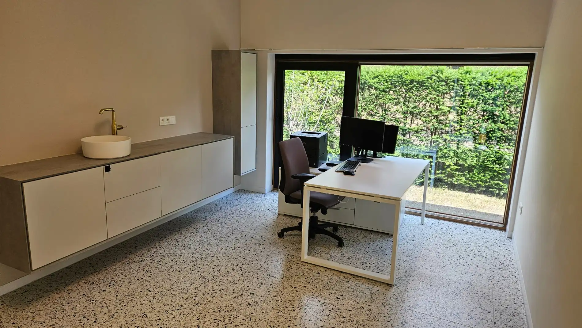 Praktijkruimte of Kantoor in een prachtig gebouw nabij Berlare centrum  foto 9