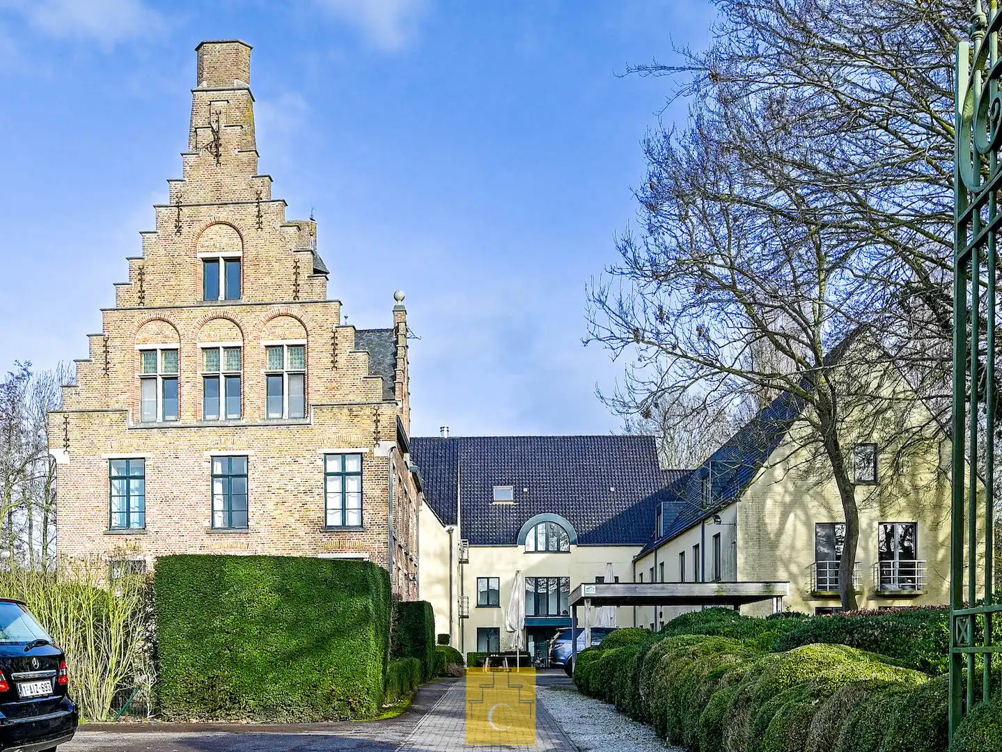 recent volledig vernieuwde serviceflat met zonnig terras in een groene oase nabij het centrum van Brugge foto {{pictureIndex}}