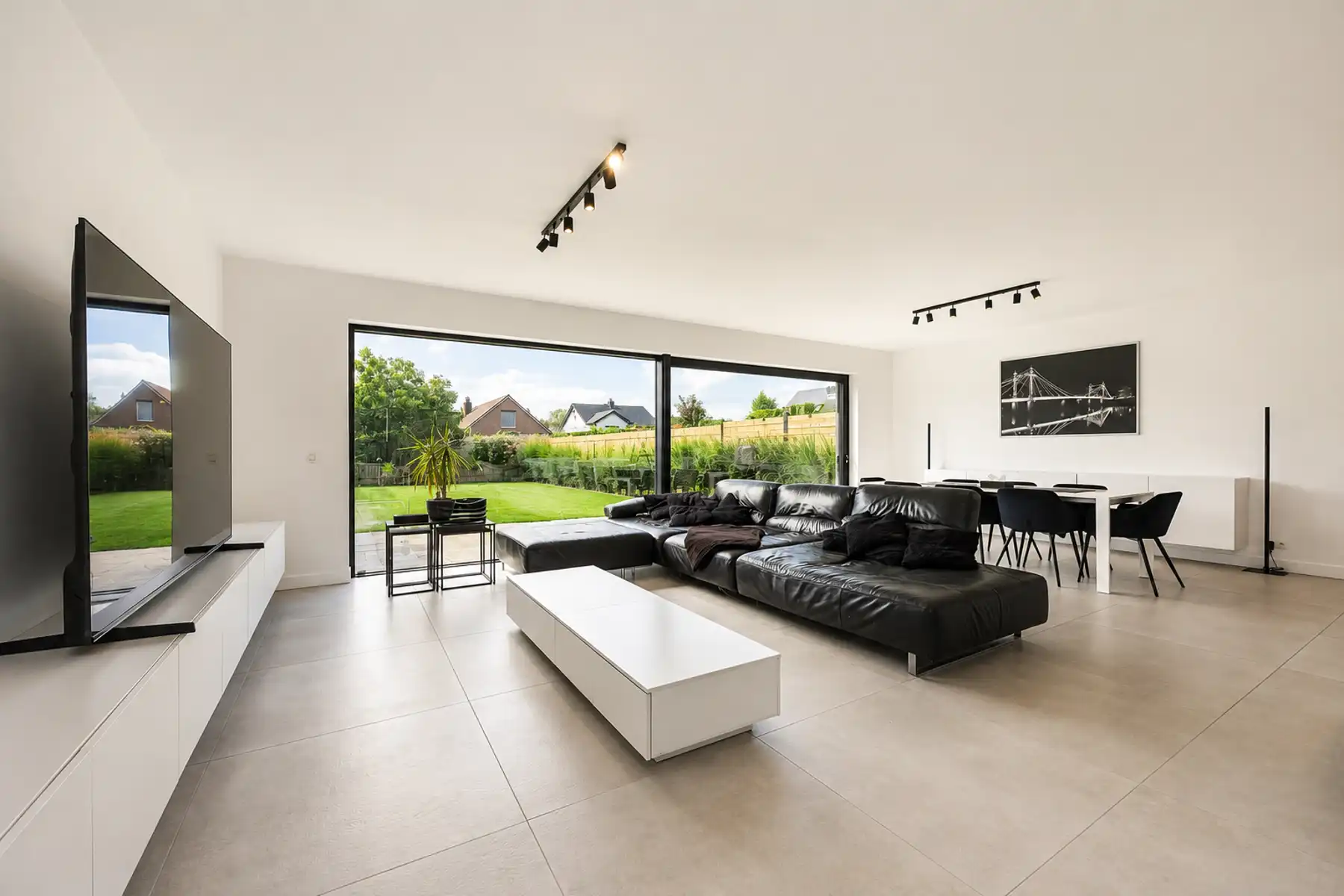 ENERGIEZUINIGE WONING IN DOODLOPENDE STRAAT foto 4