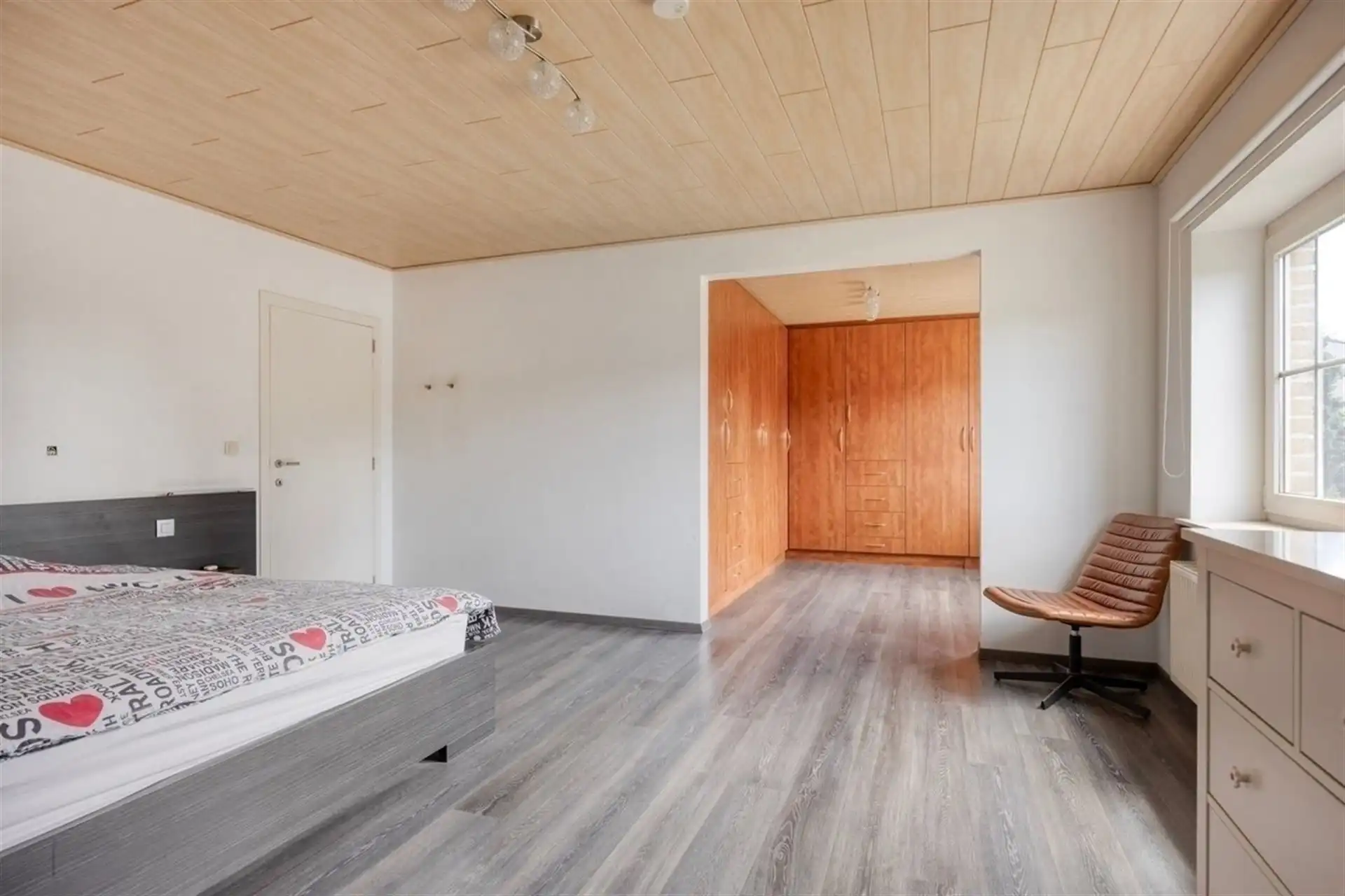 Instapklare villa met zwembad. Landelijke ligging in Leut. foto 15