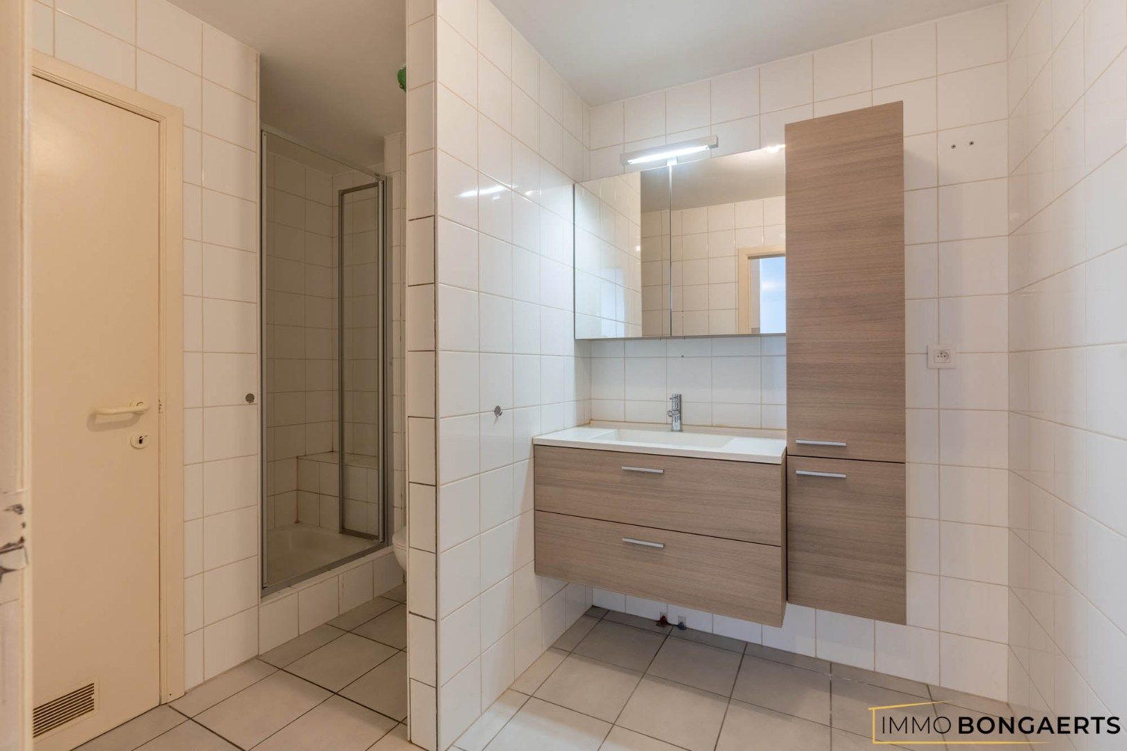 Gelijkvloersappartement met 1 slaapkamer en garage. foto 4