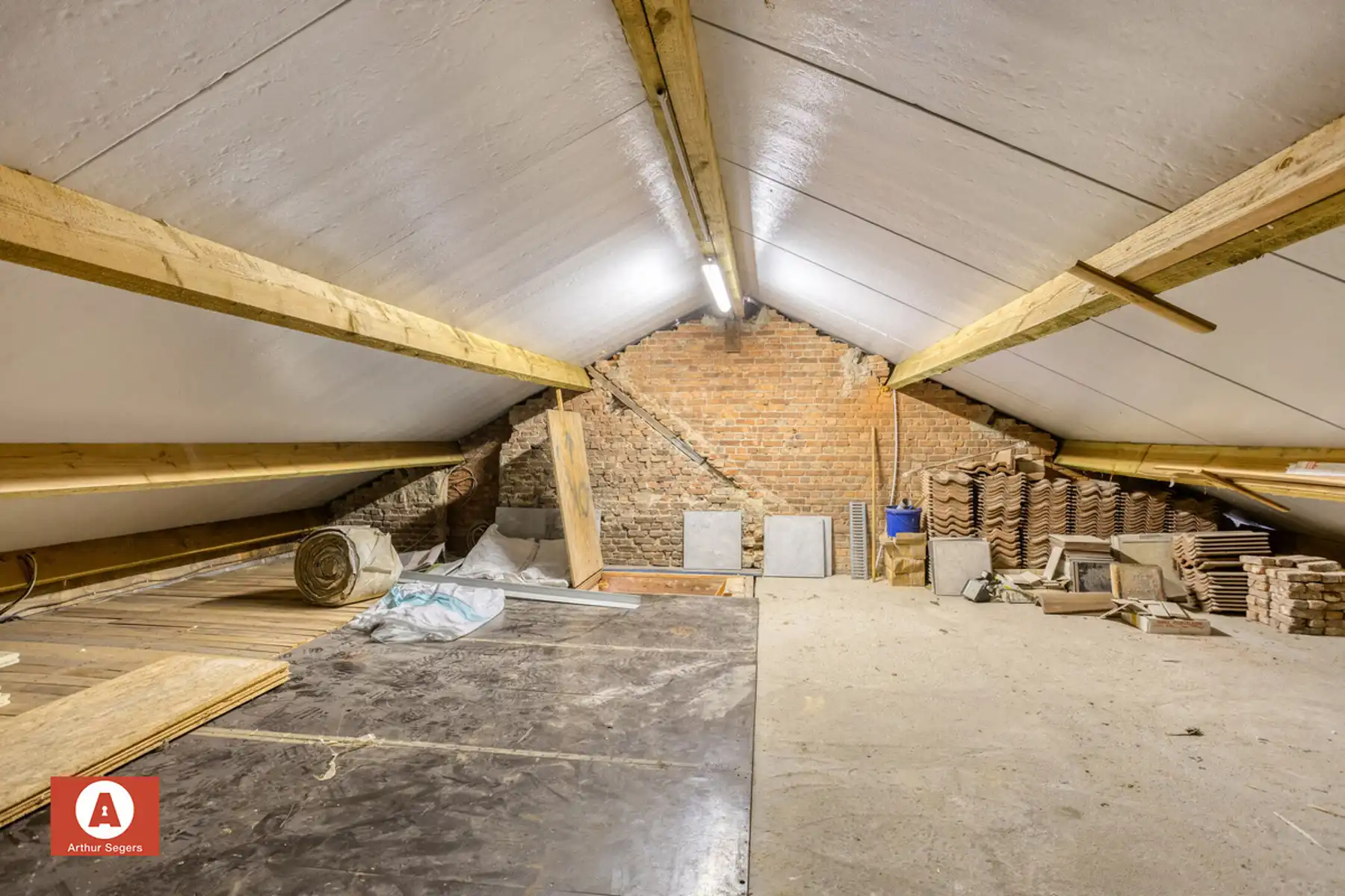 Instapklare HOB met oprit & dubbele garage met zolder. foto 26