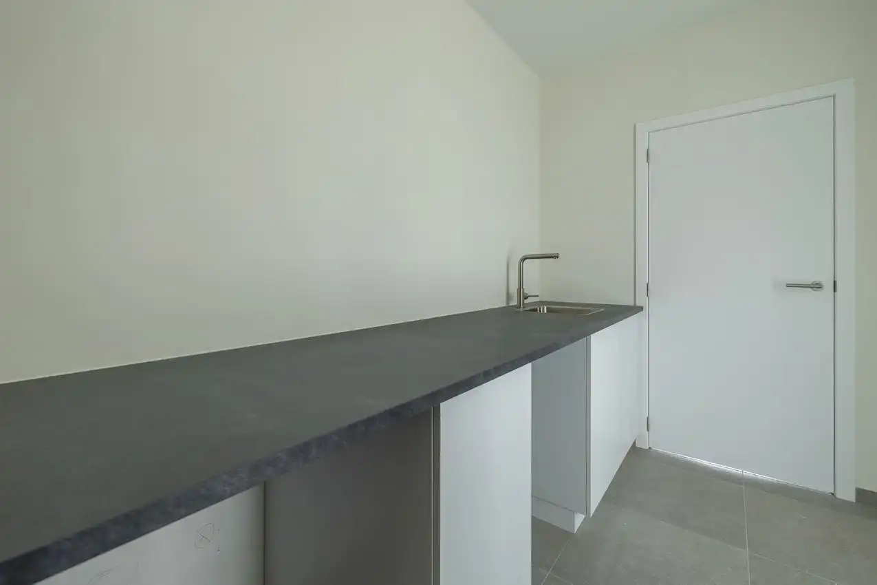 Nieuwbouwwoning, gunstig gelegen, 3 slpk, tuin, carport foto 17