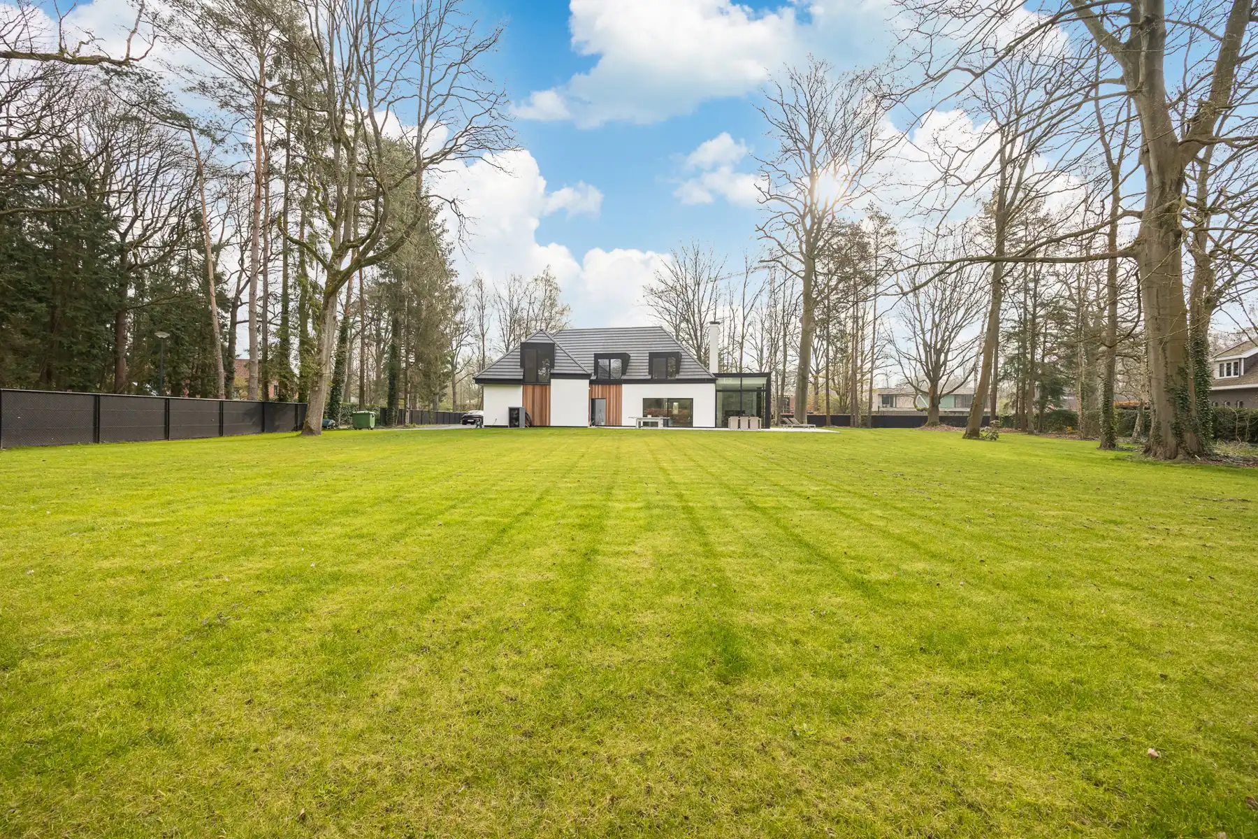 Luxueuze vernieuwbouwvilla met high-end afwerking foto 22