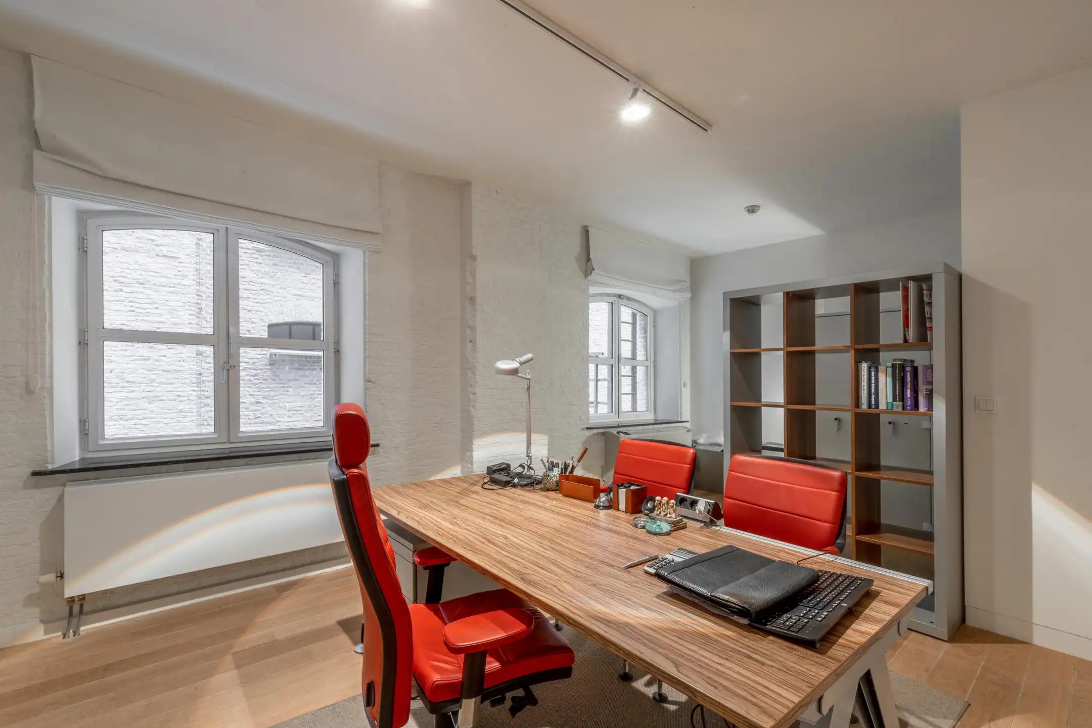 Exclusieve kantoorloft met karakter en uitzicht op het MAS foto 20