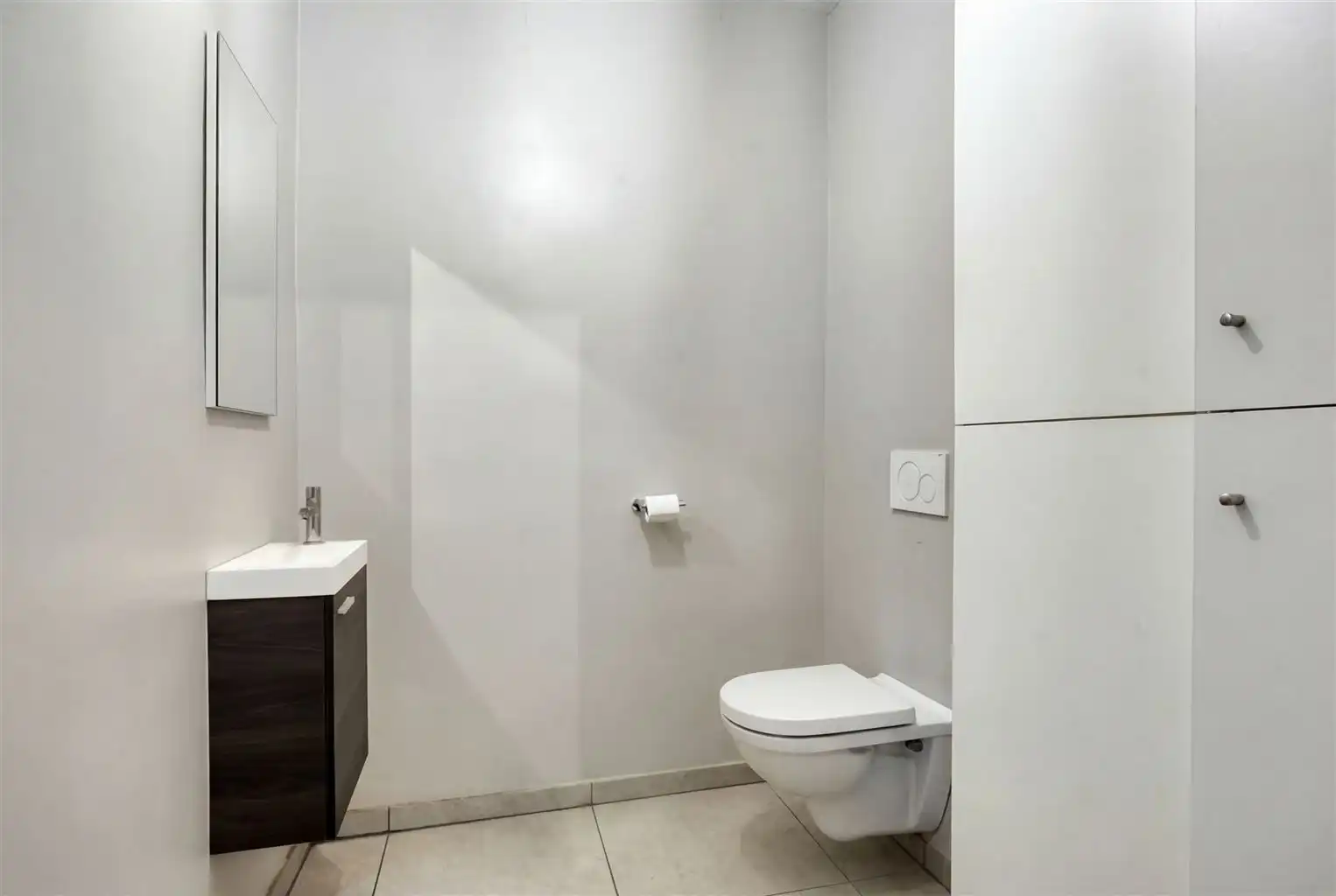 Zeer ruim 4-slaapkamerappartement met ruime terrassen en een afgesloten garage, gelegen nabij het centrum van Maaseik. foto 17