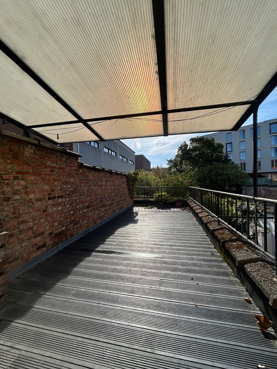 Prachtige woning met grote tuin foto 12