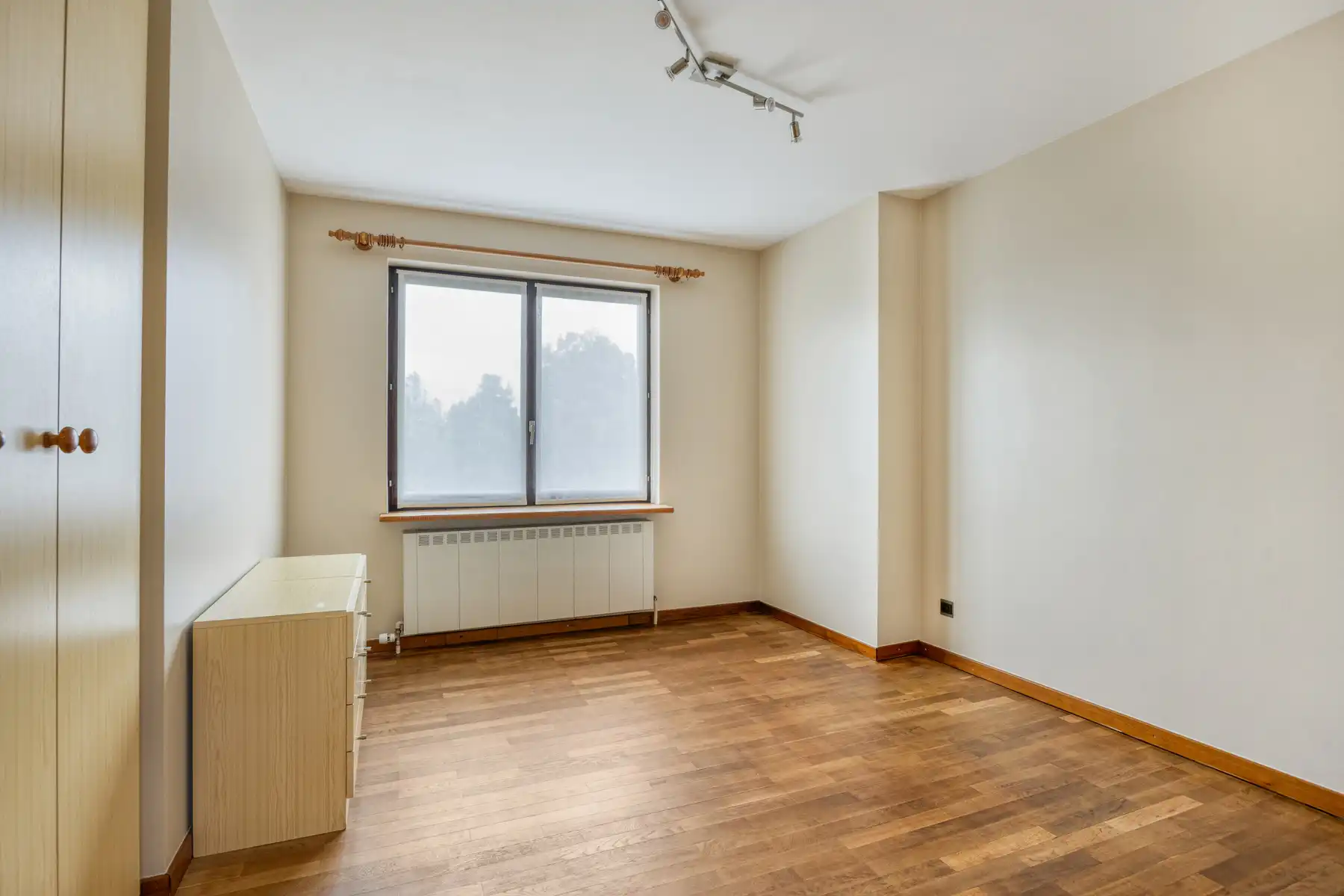 Leemans Immobiliën biedt u deze ruime bel-etagewoning te huur aan in Zellik. foto 17