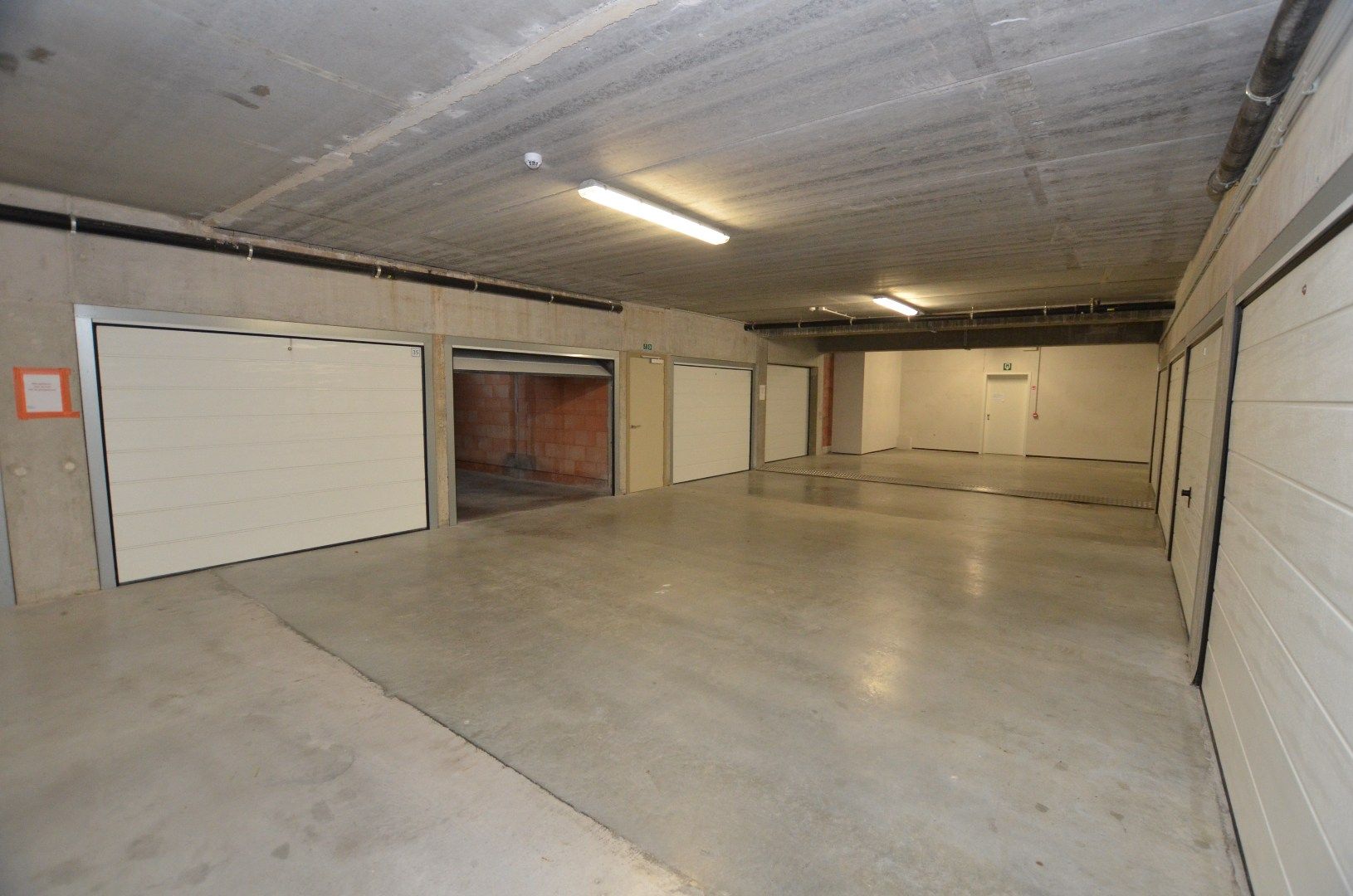 Ruime garagebox foto 2