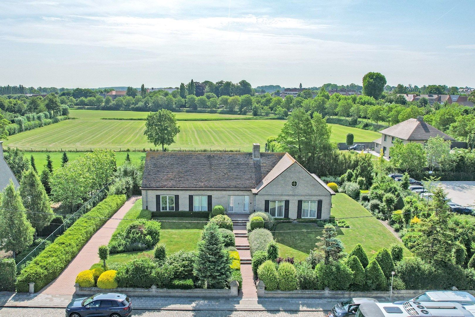 Ruime alleenstaande woning met grote tuin nabij centrum Diksmuide op 1681 m². foto 18