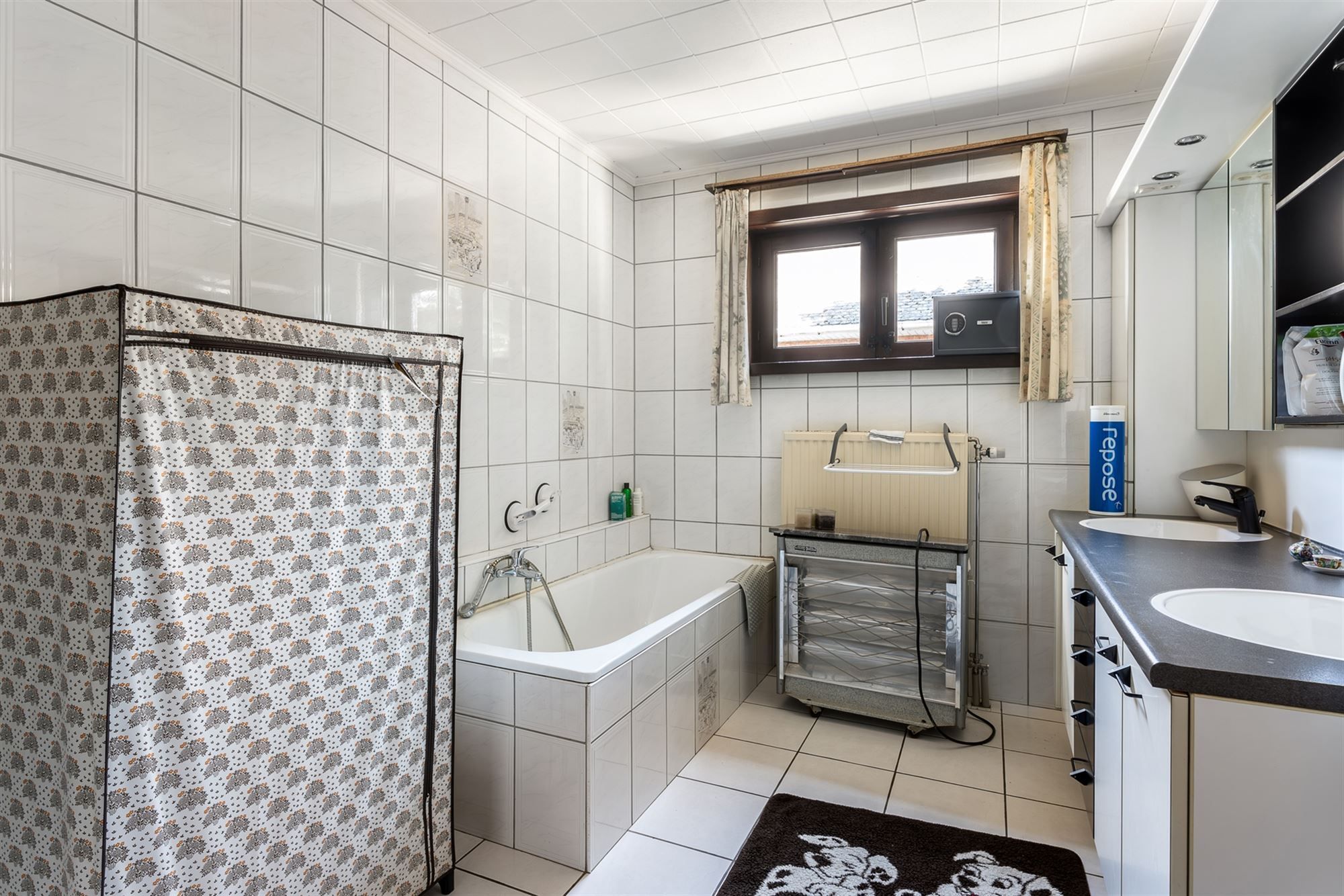 ZEER RUIME WONING (380M²) MET 4 SLAAPKAMERS GELEGEN OP EEN ZONNIG GEORIËNTEERD PERCEEL VAN 12A70CA TE BEVERLO foto 13