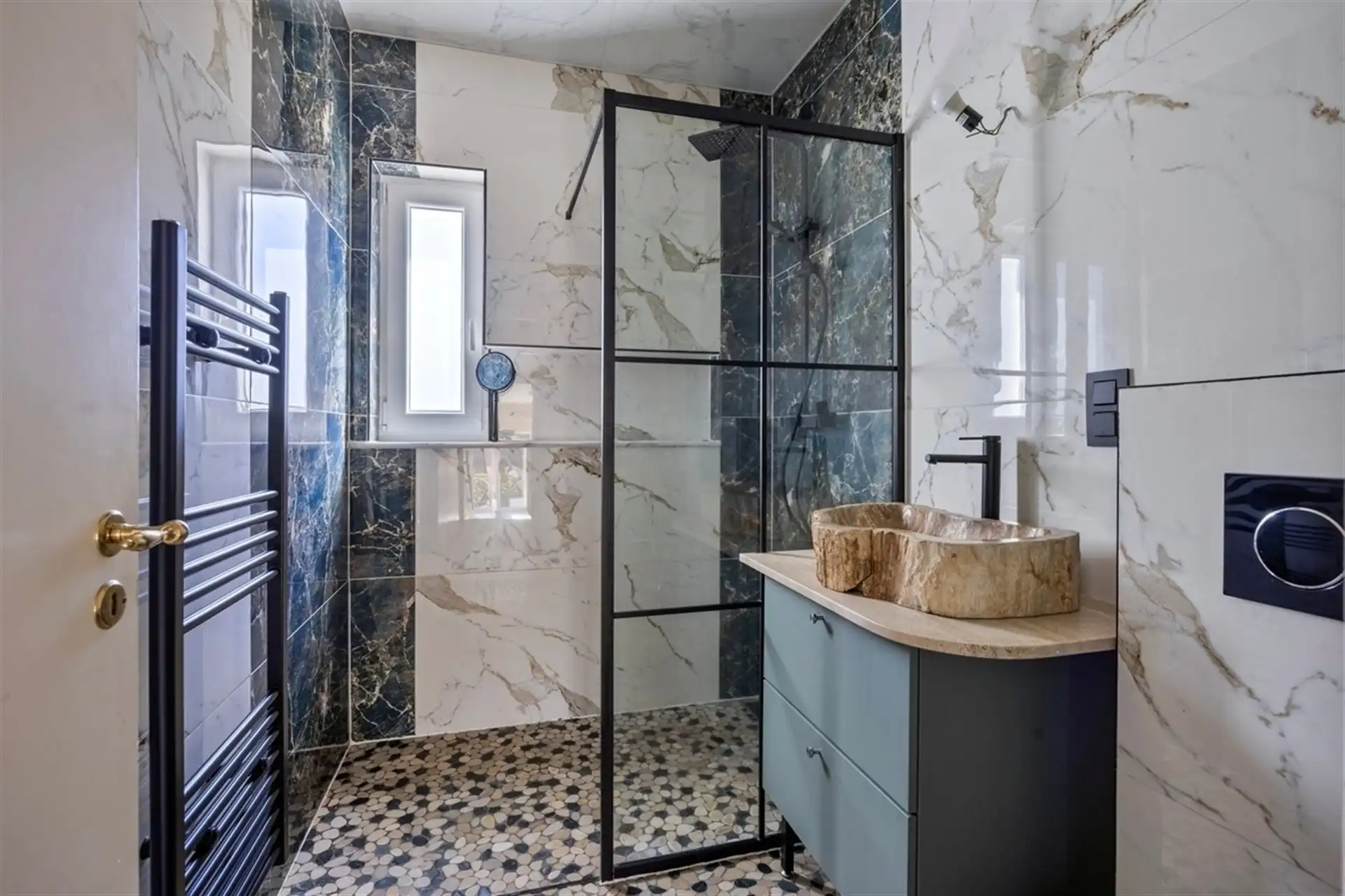 Ruime gerenoveerde villa met 4 slaapkmaers in residentiele wijk foto 13