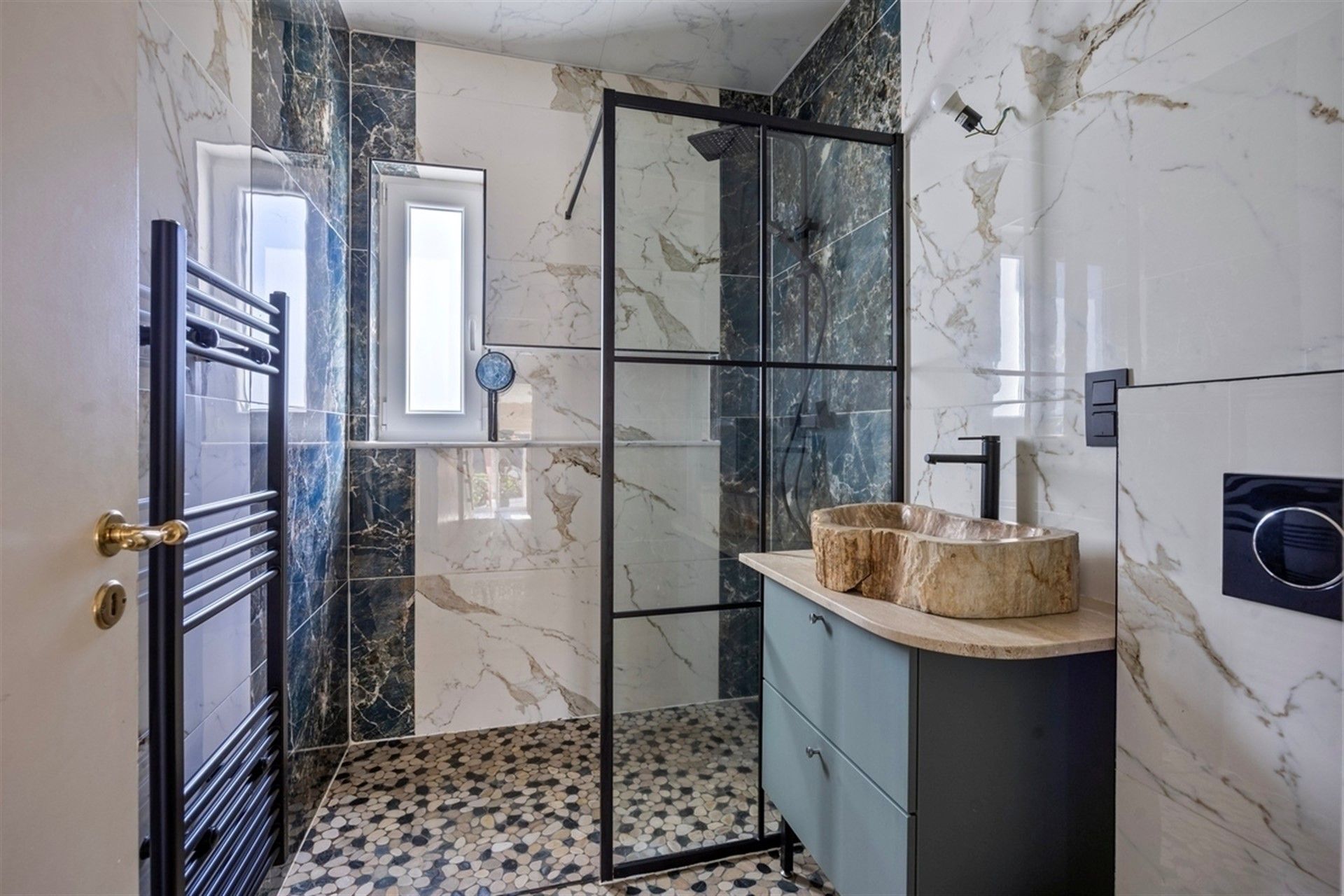 Ruime gerenoveerde villa met 4 slaapkmaers in residentiele wijk foto 13