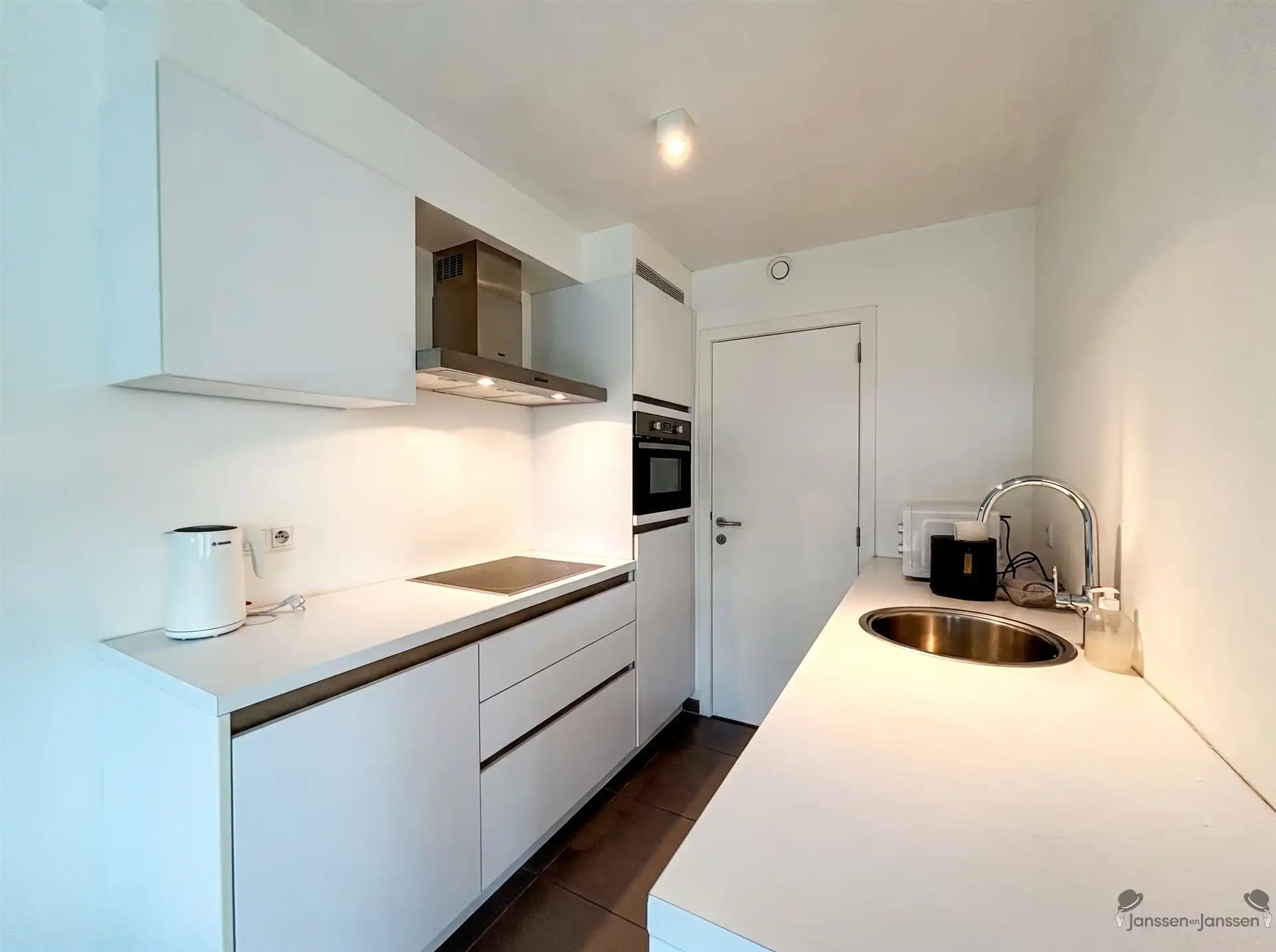 Hoekappartement met 2 slaapkamers & garage foto 5