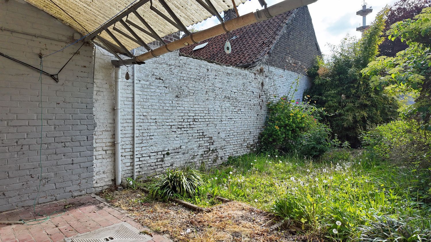 Ruime en zonnige stadswoning met tuin in het centrum van Eeklo! foto 10