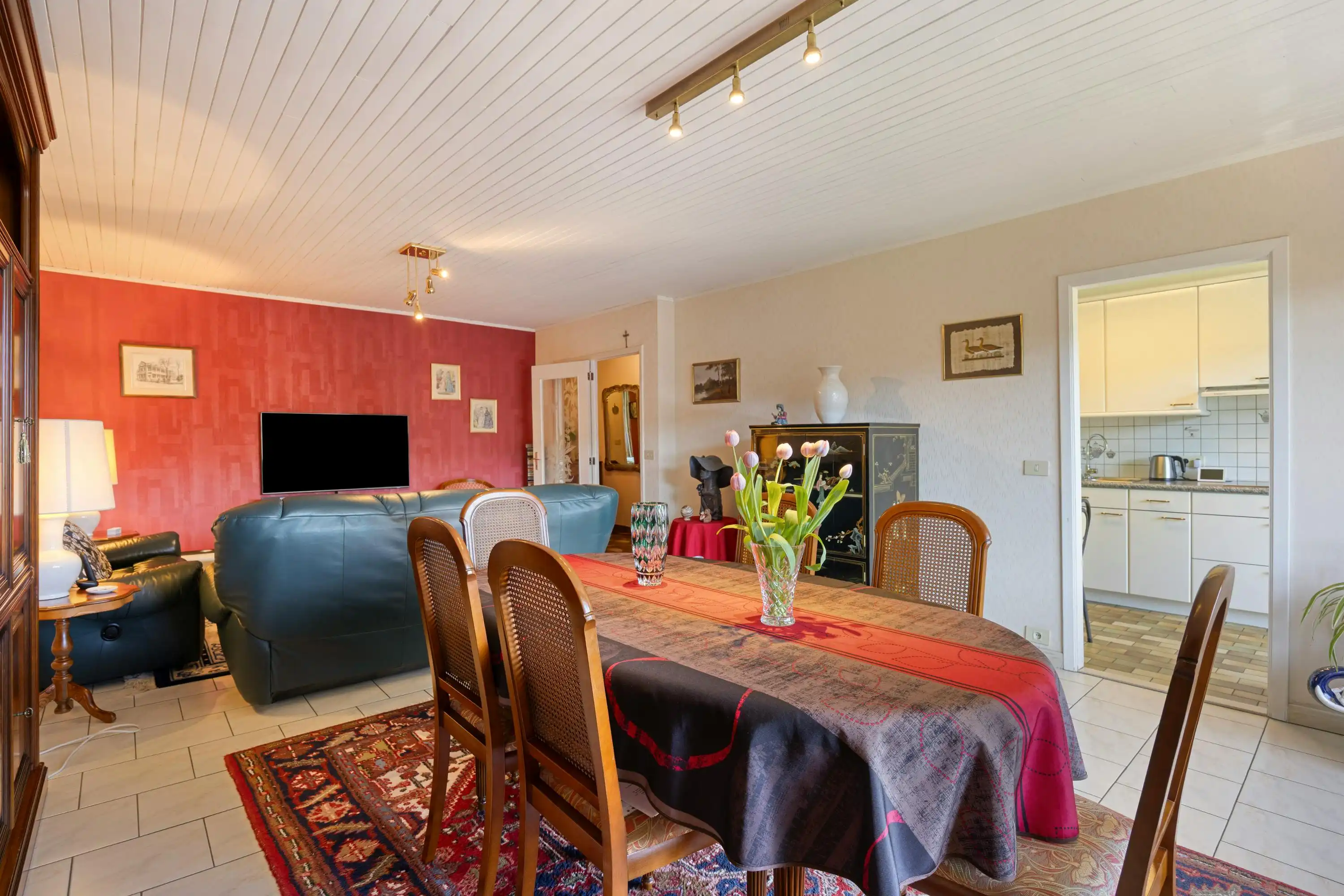 Ruim appartement met 2 slaapkamers te koop in Strombeek foto {{pictureIndex}}